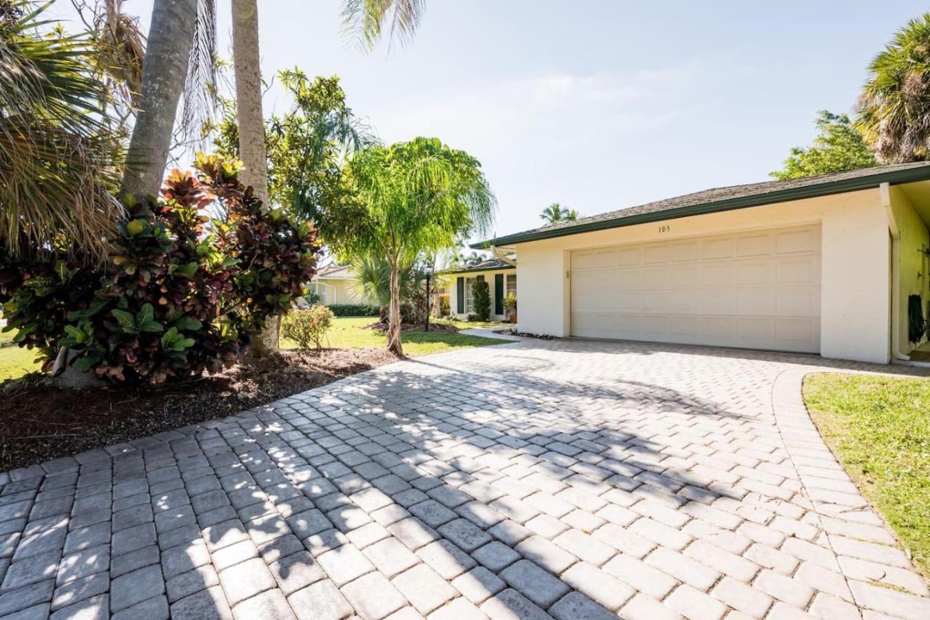Charming Vacation Near Golf And 5th Ave Holiday home Naples