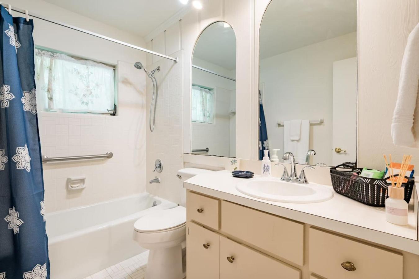 Holiday home Charming Vacation Near Golf And 5th Ave *