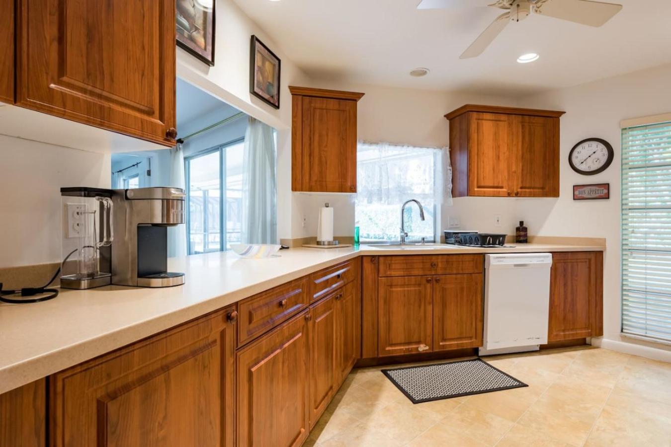 Charming Vacation Near Golf And 5th Ave