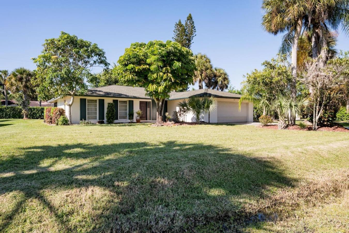 Charming Vacation Near Golf And 5th Ave Naples