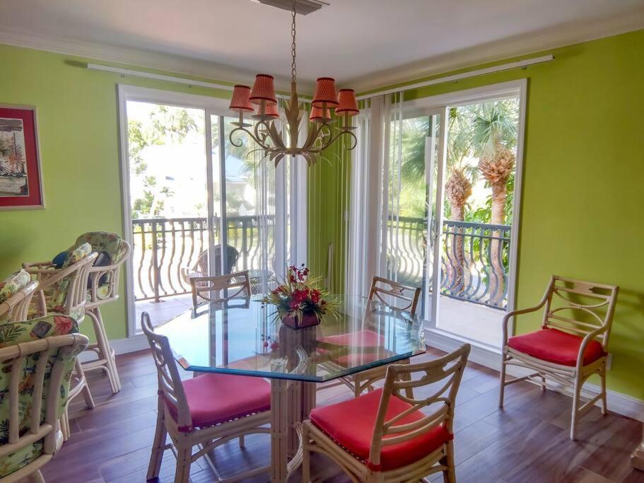 Vanderbilt 3br/3ba Apartment