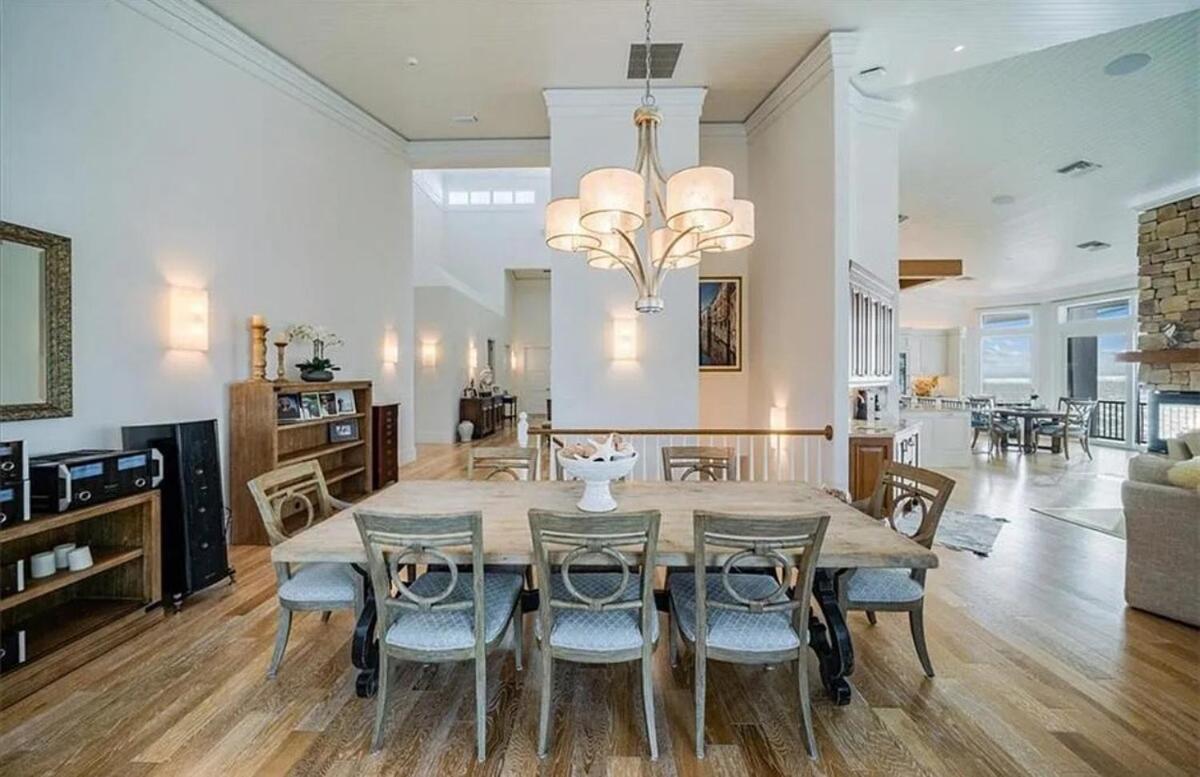Private Oceanfront Mansion In Luxury Villa Naples