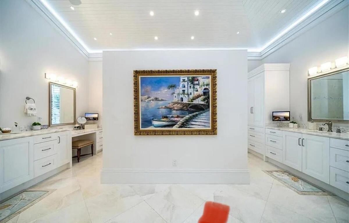 Private Oceanfront Mansion In Luxury Villa