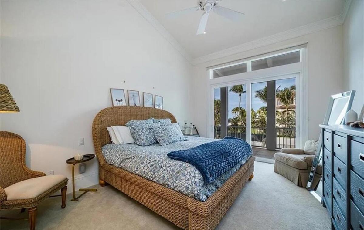 Private Oceanfront Mansion In Luxury Villa Naples