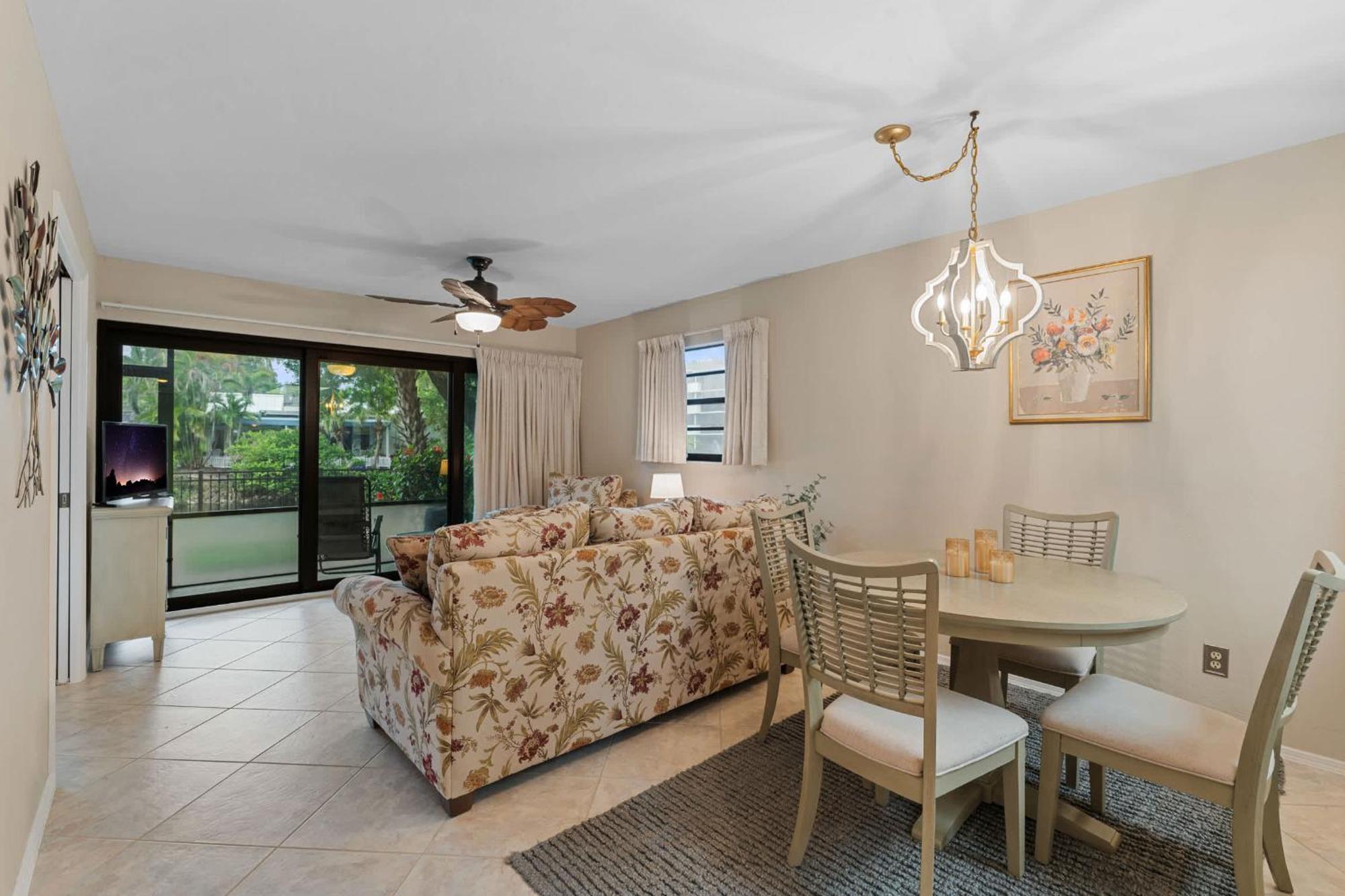 Holiday home First Floor - End Unit With Views Naples
