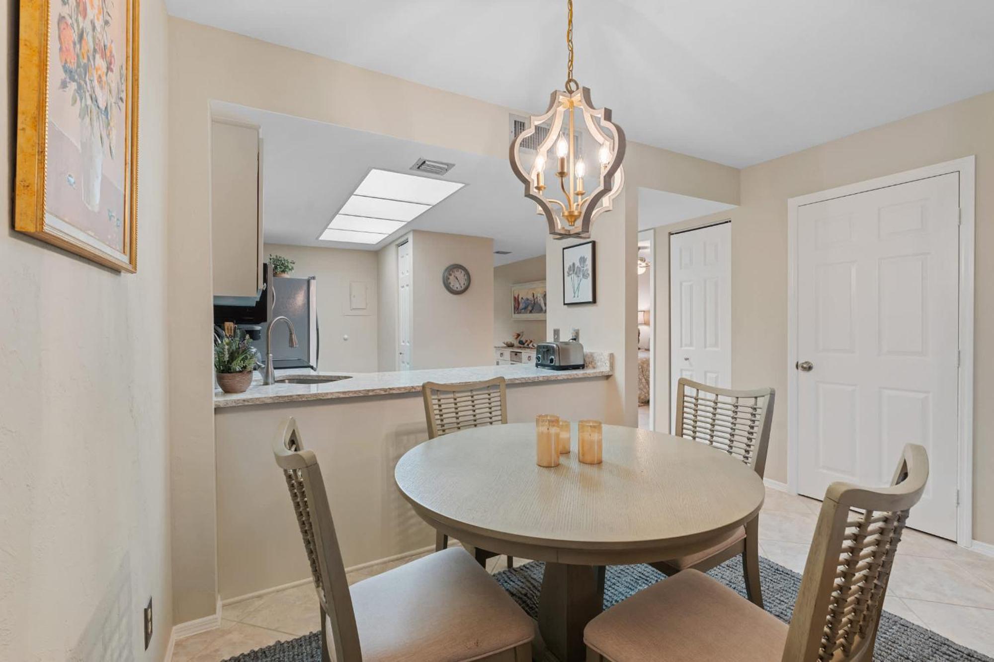 First Floor - End Unit With Views Holiday home *