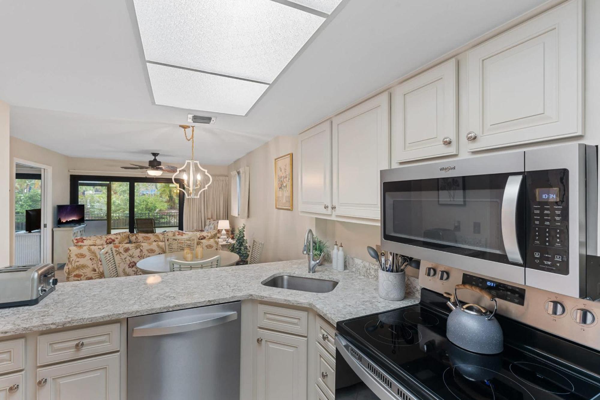 First Floor - End Unit With Views Holiday home *