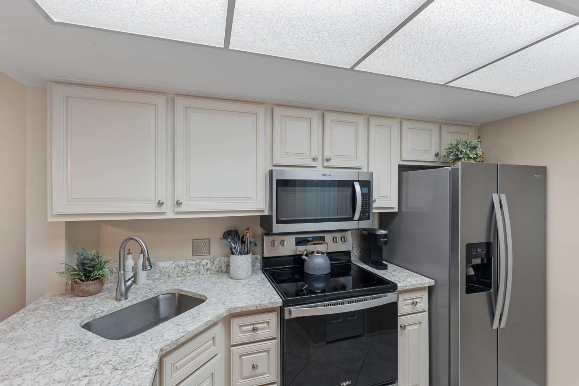 First Floor - End Unit With Views Holiday home *