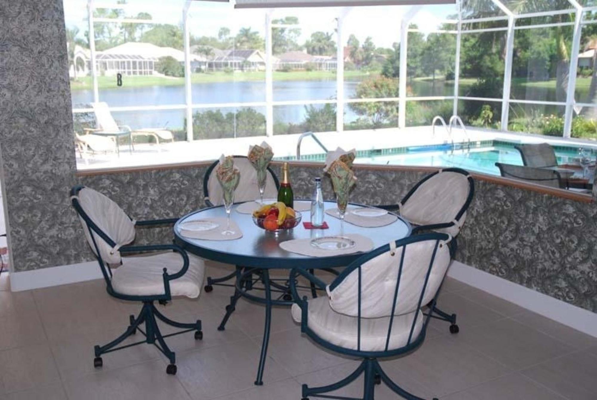Mit Privatpool Fuer 6 Personen Ca 236 Qm In Naples, Florida Southwest Florida