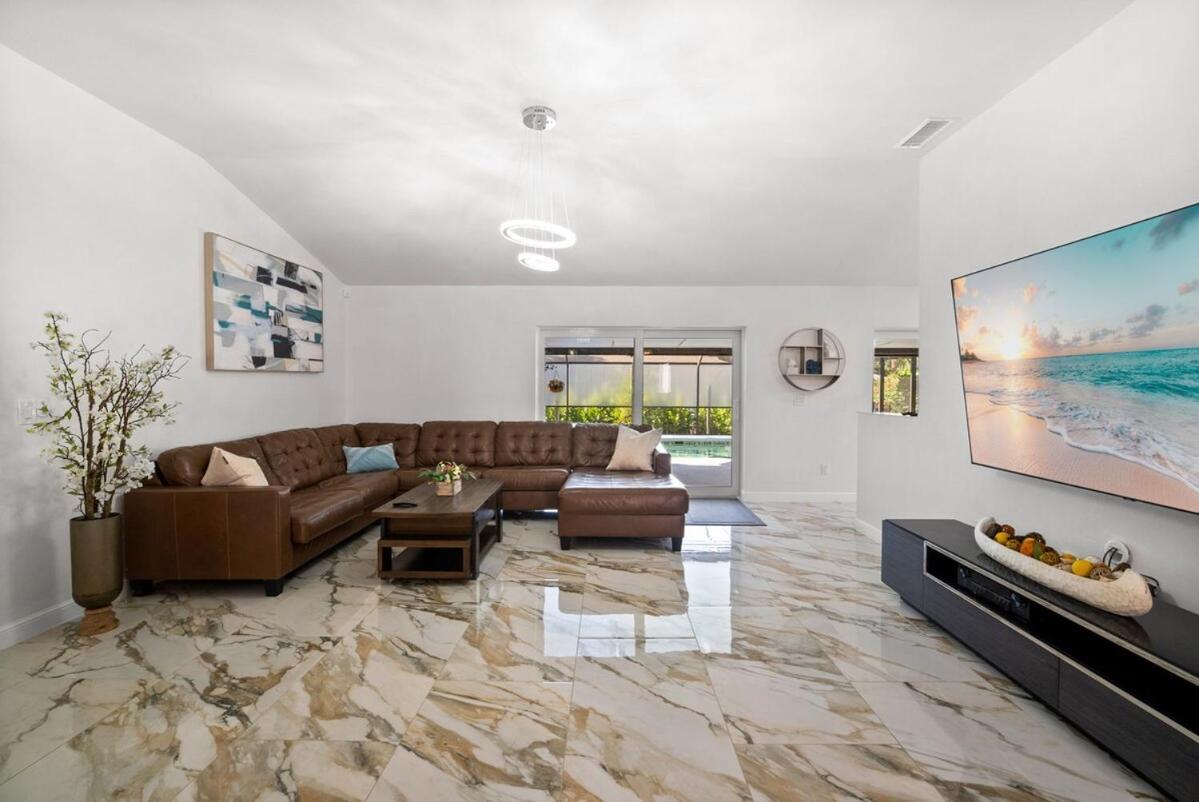 Give Yourself, Family And Friends A Joy Holiday home Naples