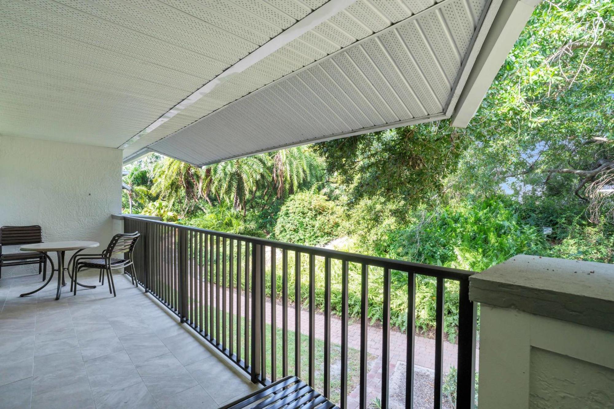 Holiday home End Unit With Private Views