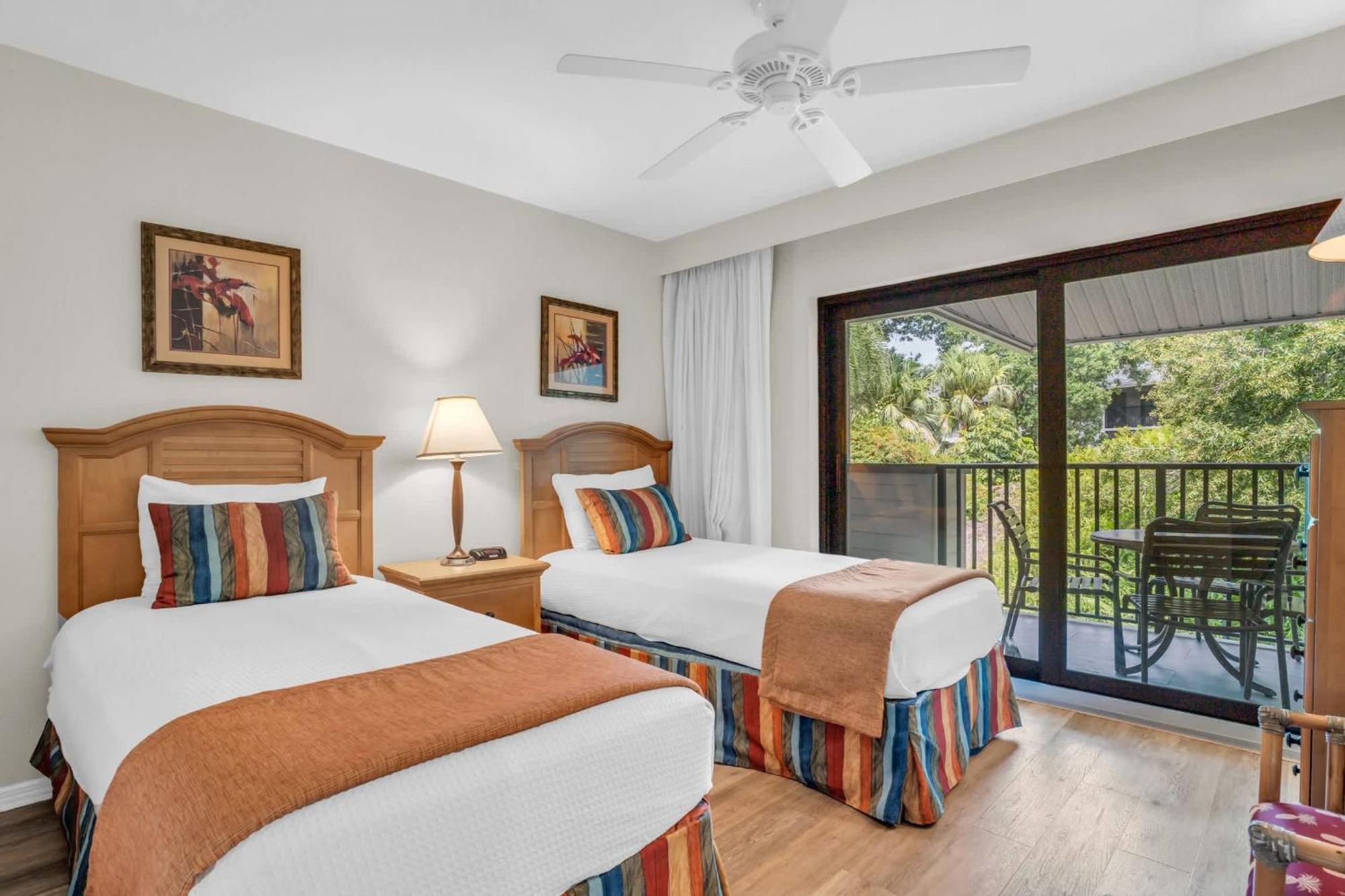 End Unit With Private Views * Naples