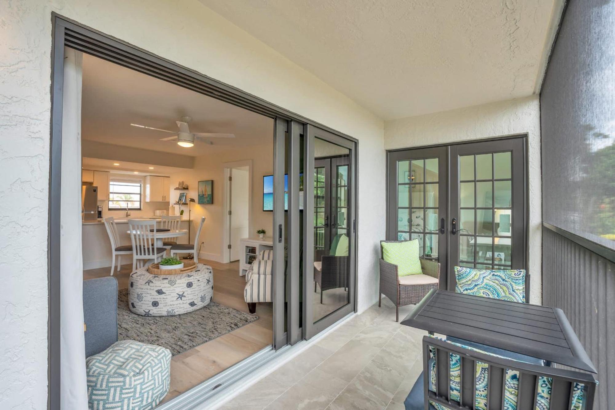 Deluxe Updated With Beautiful Views Holiday home