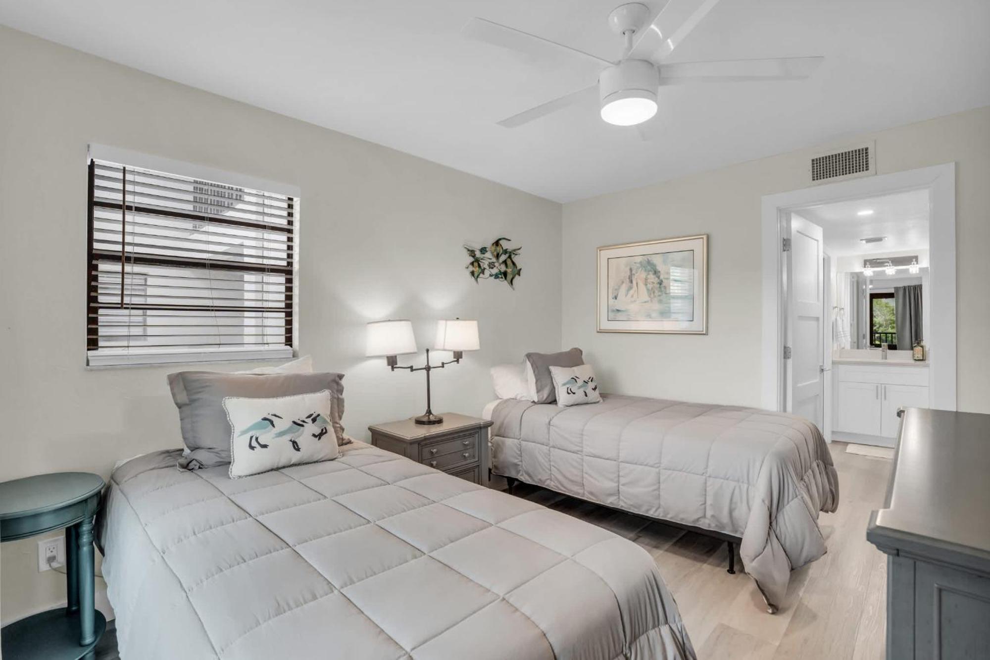 Deluxe Updated With Beautiful Views Holiday home Naples