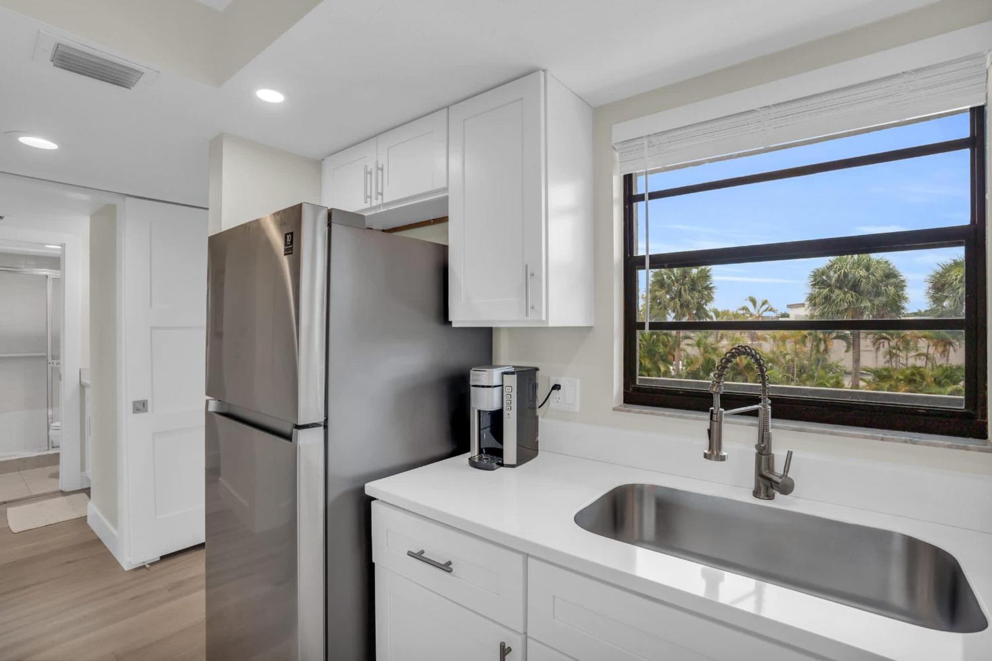 Holiday home Deluxe Updated With Beautiful Views *
