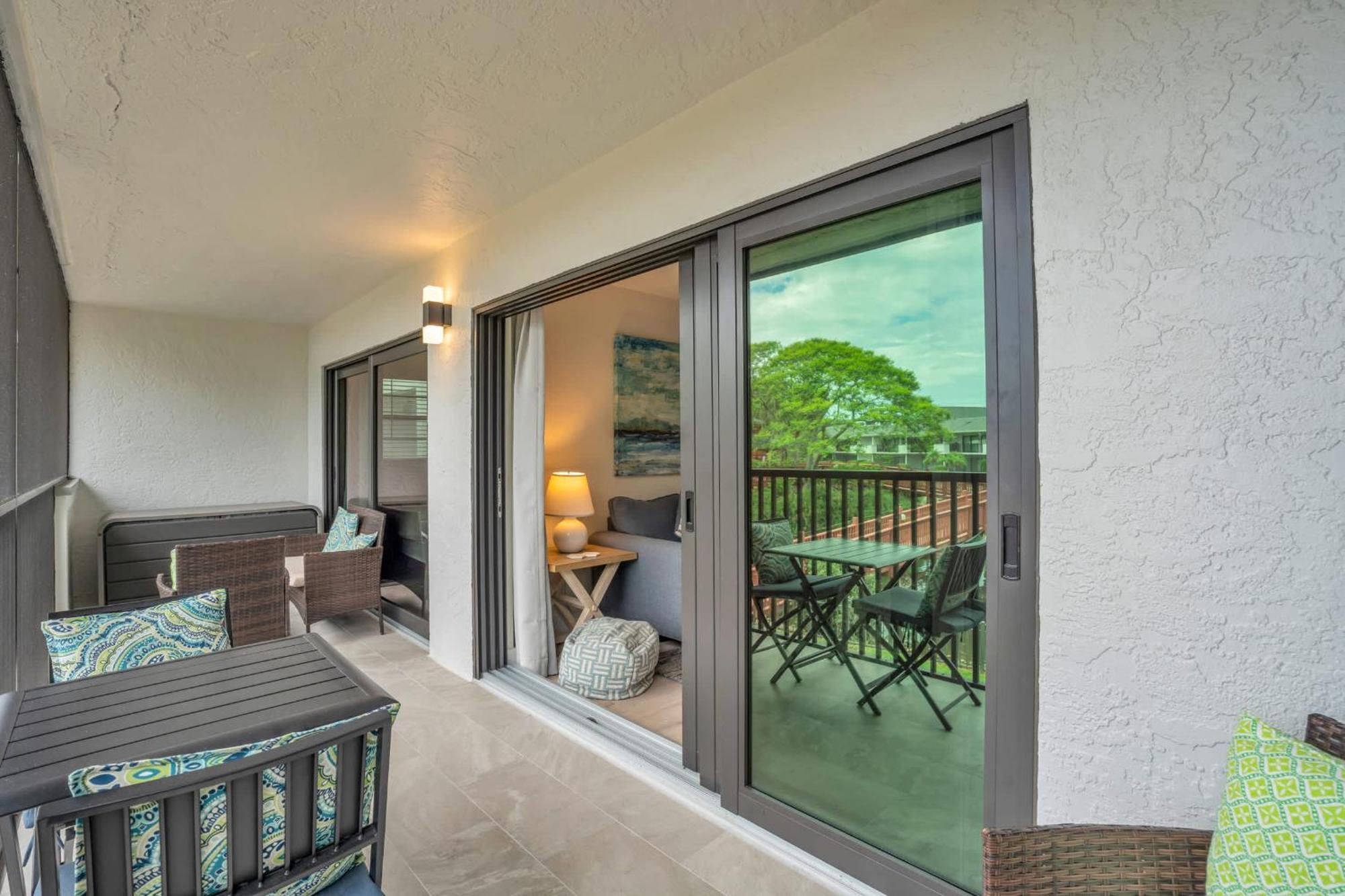 Deluxe Updated With Beautiful Views Holiday home