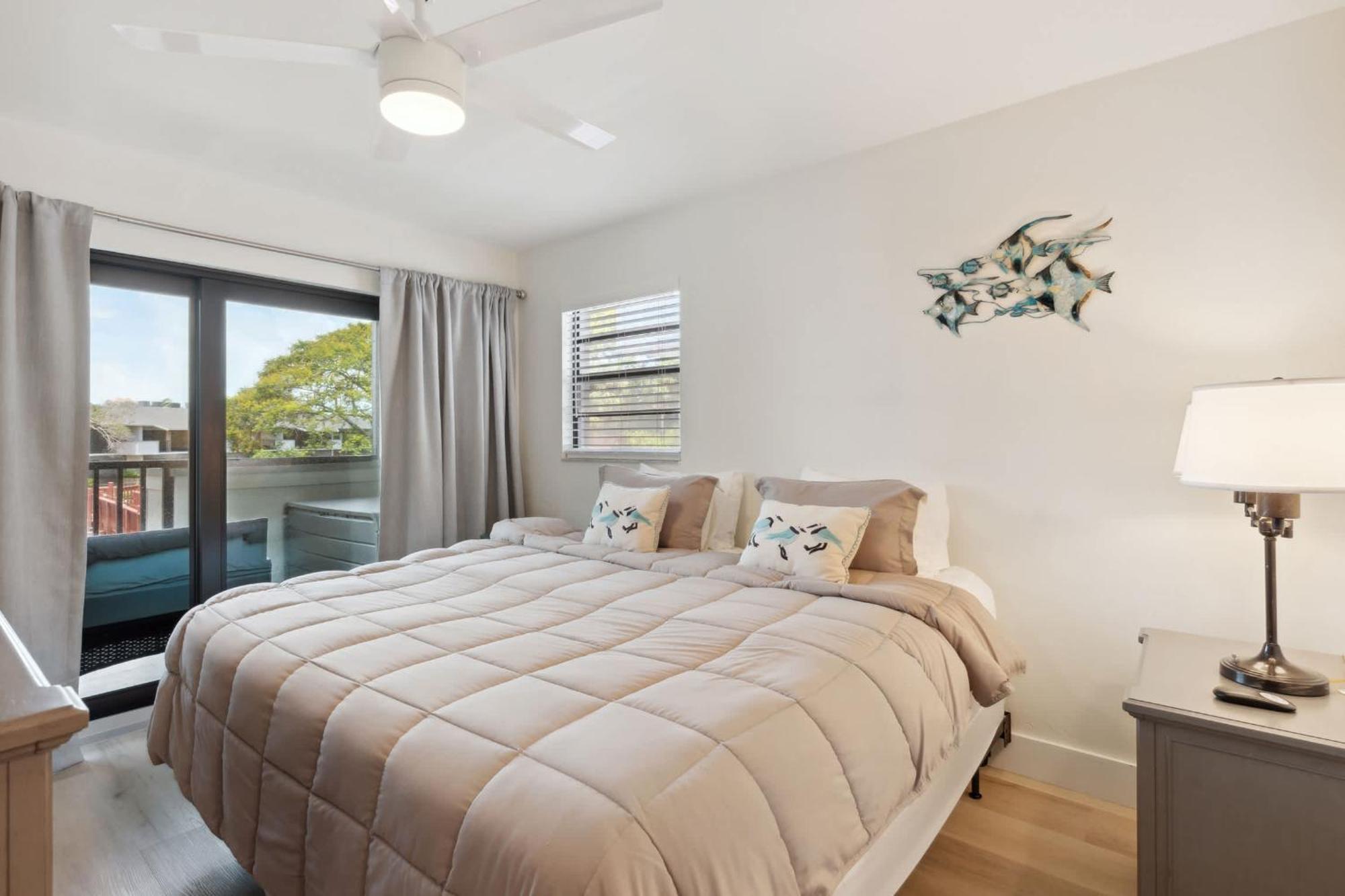 Deluxe Updated With Beautiful Views Holiday home