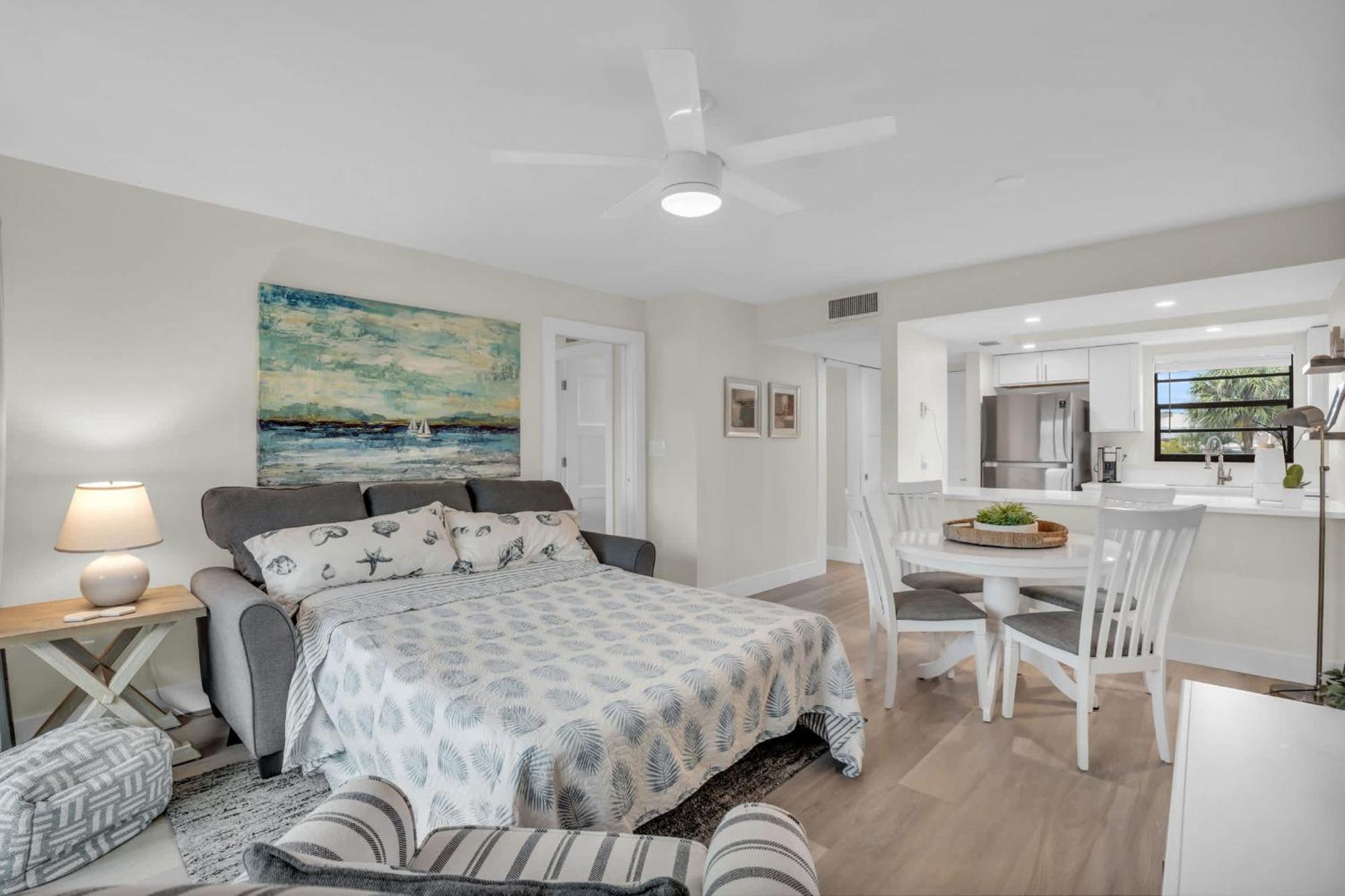 Deluxe Updated With Beautiful Views Holiday home