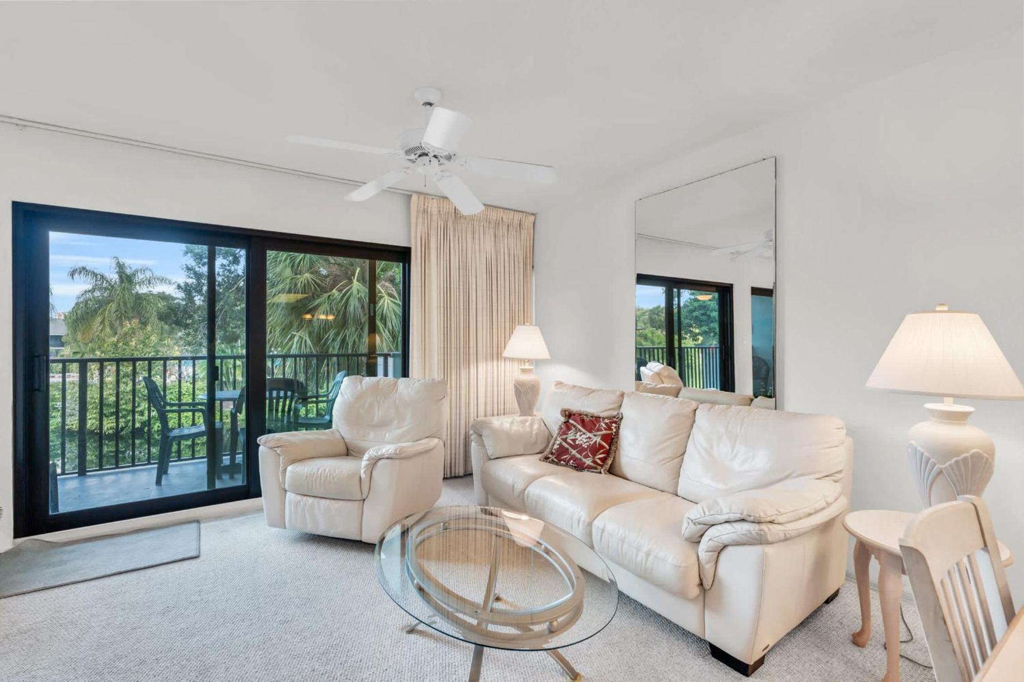 Close To Elevator And And Pool Views *