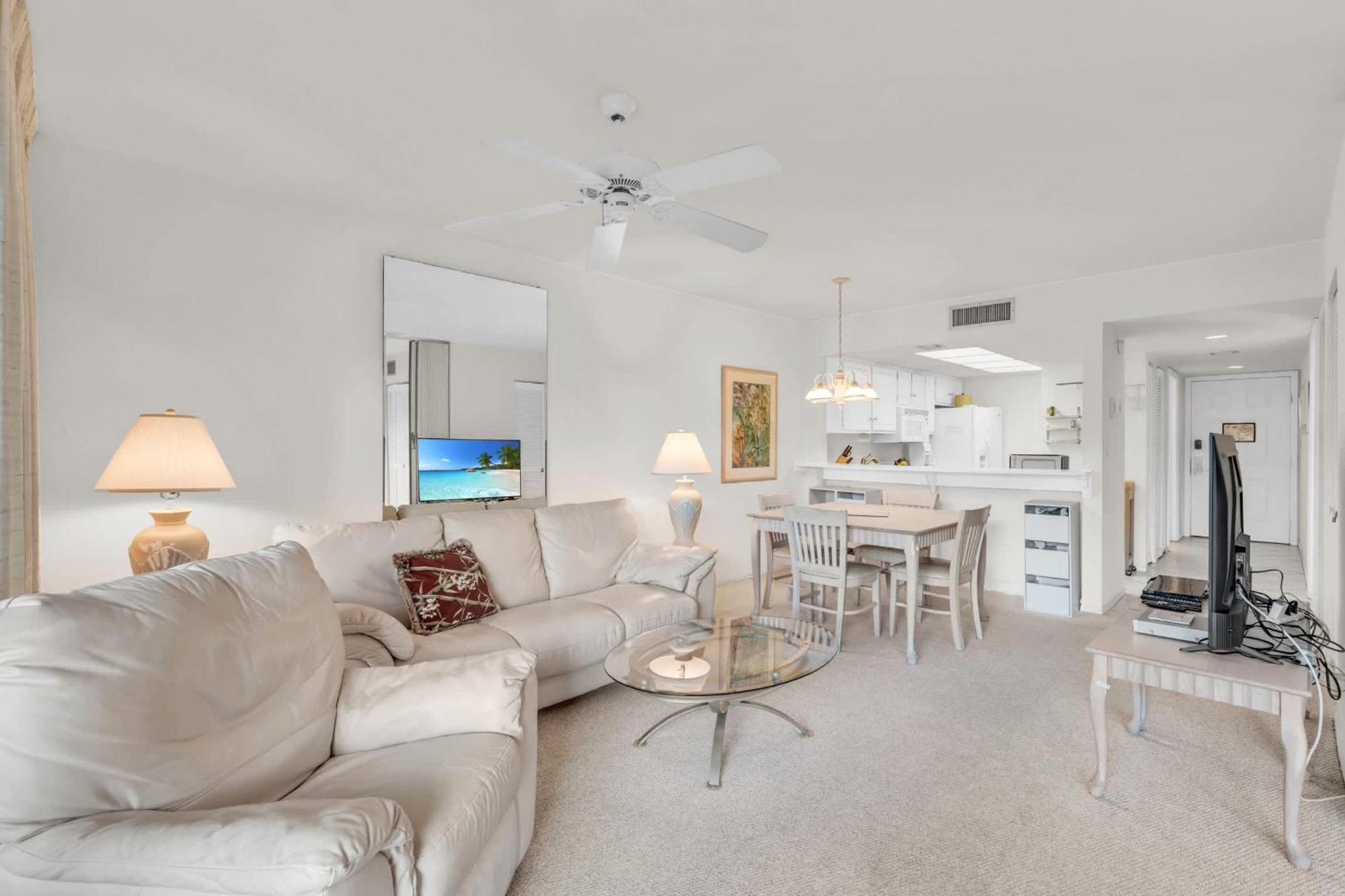 Close To Elevator And And Pool Views Naples