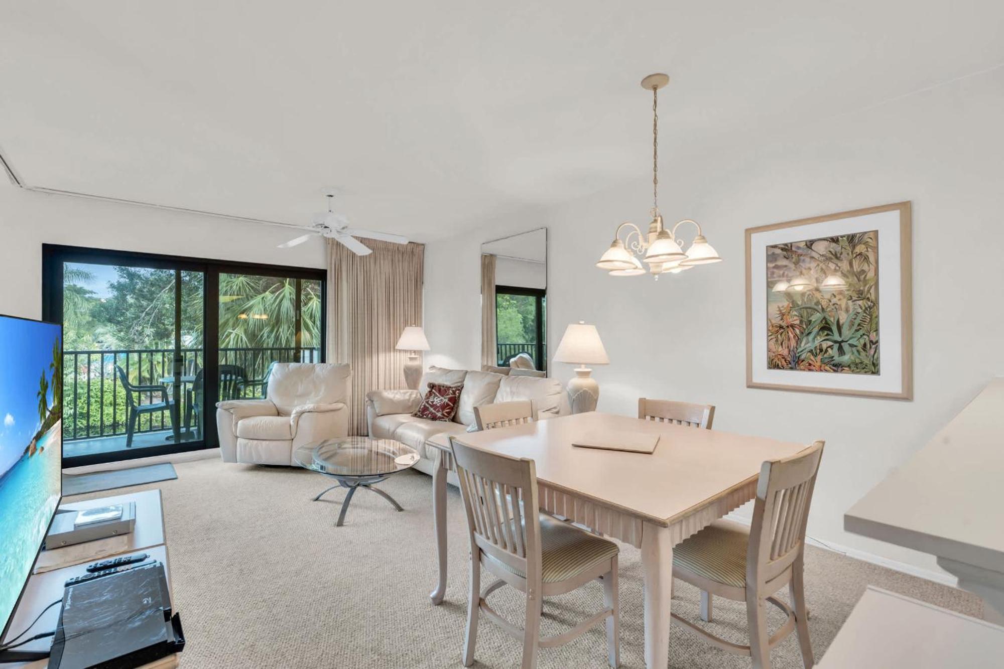 Close To Elevator And And Pool Views
