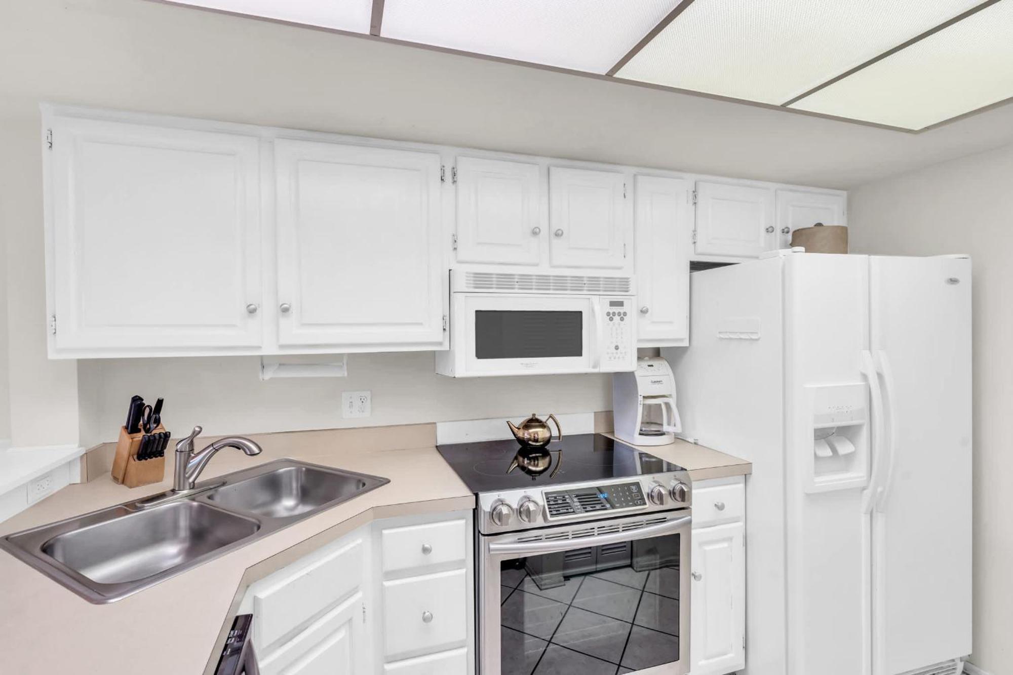 Close To Elevator And And Pool Views Holiday home *