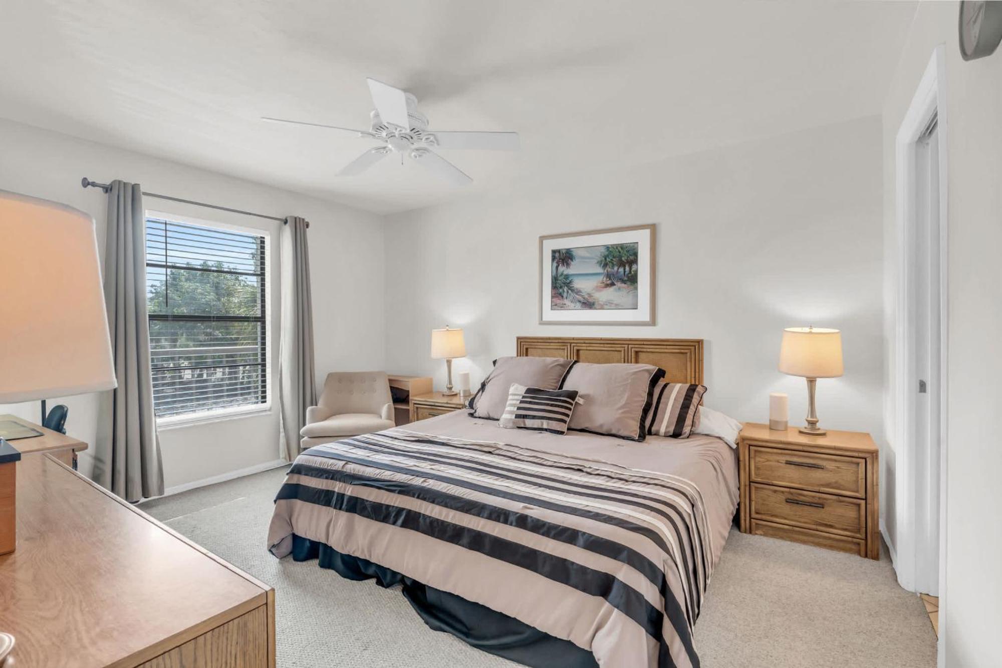 Close To Elevator And And Pool Views Holiday home