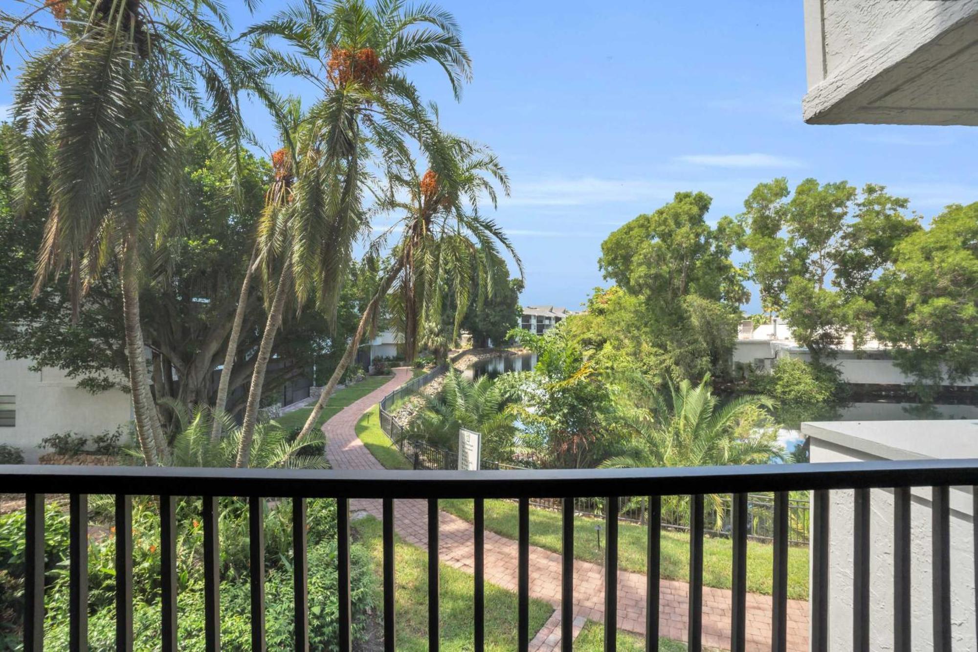 Peaceful Views And Close To Holiday home *