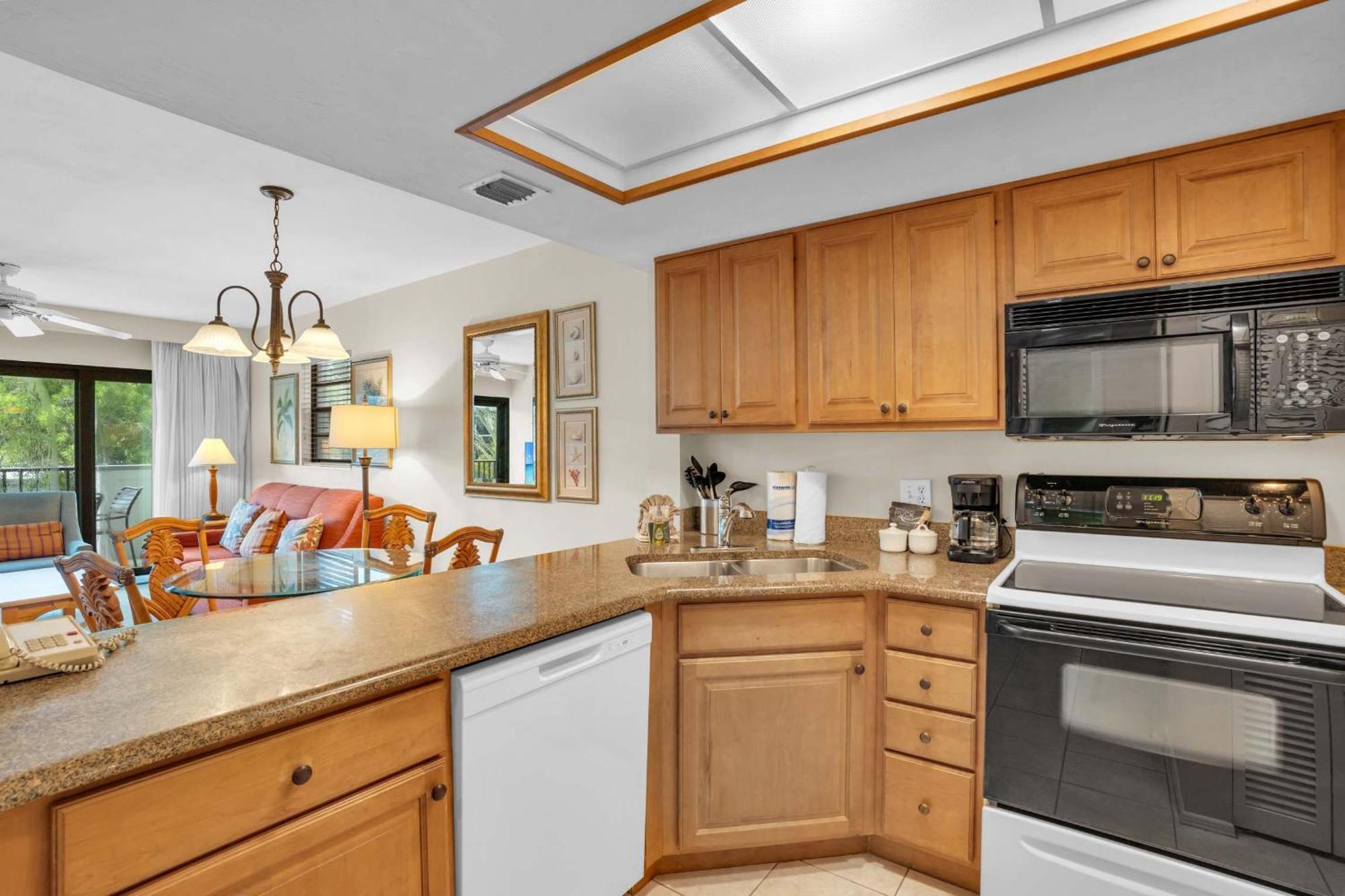 End Unit With Views From Lanai Holiday home Naples
