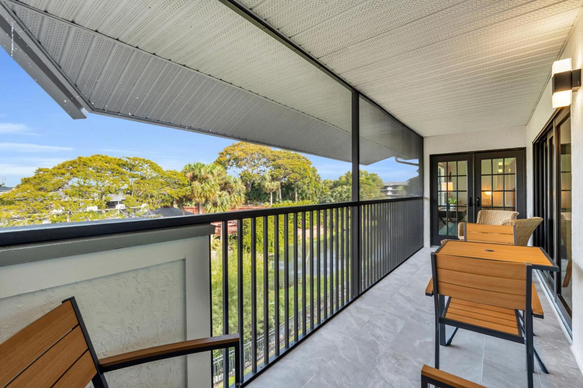 Deluxe - Modern Furnishings And Great View Holiday home