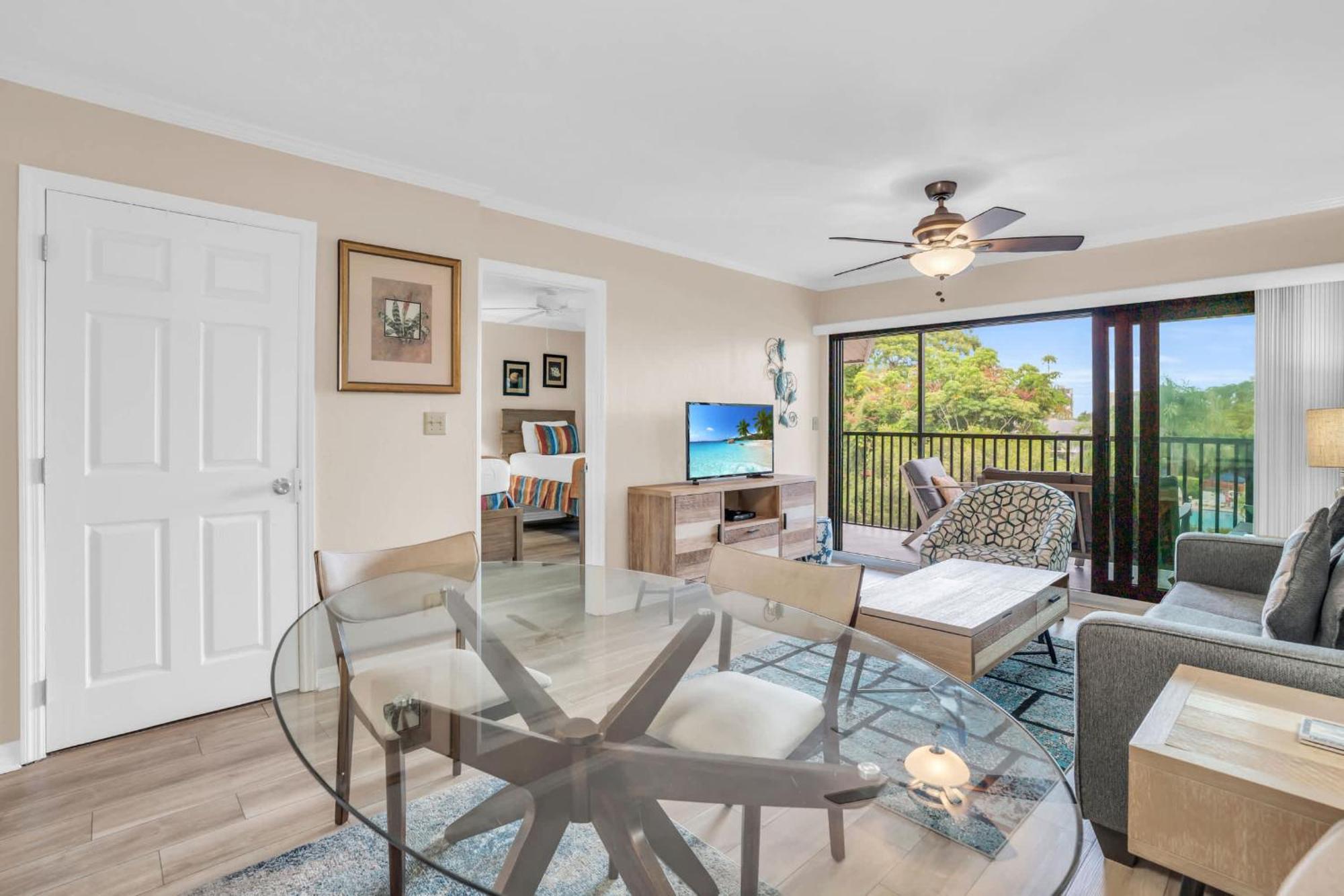 Pool And Views Park Shore Holiday home *