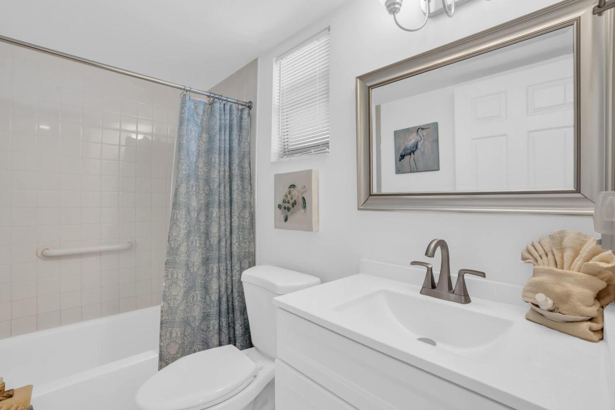 Corner Unit Updated And Near Lobby Holiday home Naples