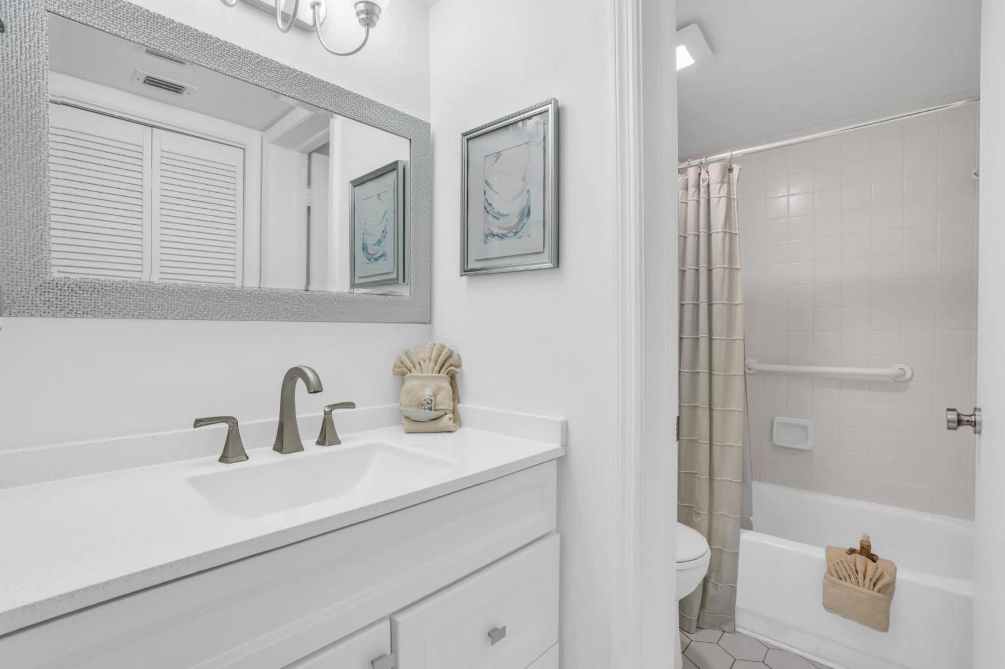 Holiday home Corner Unit Updated And Near Lobby Naples