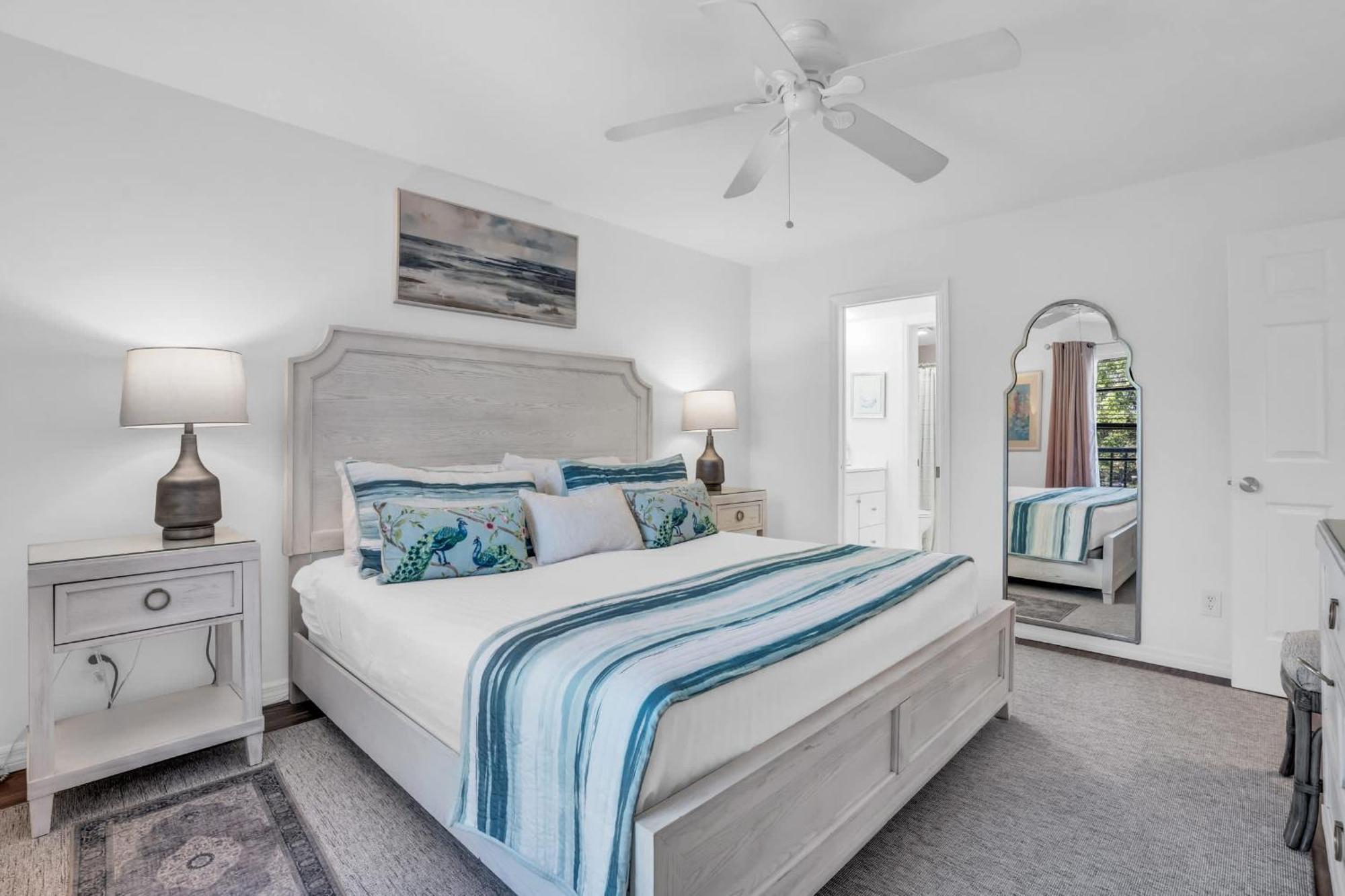Corner Unit Updated And Near Lobby * Naples