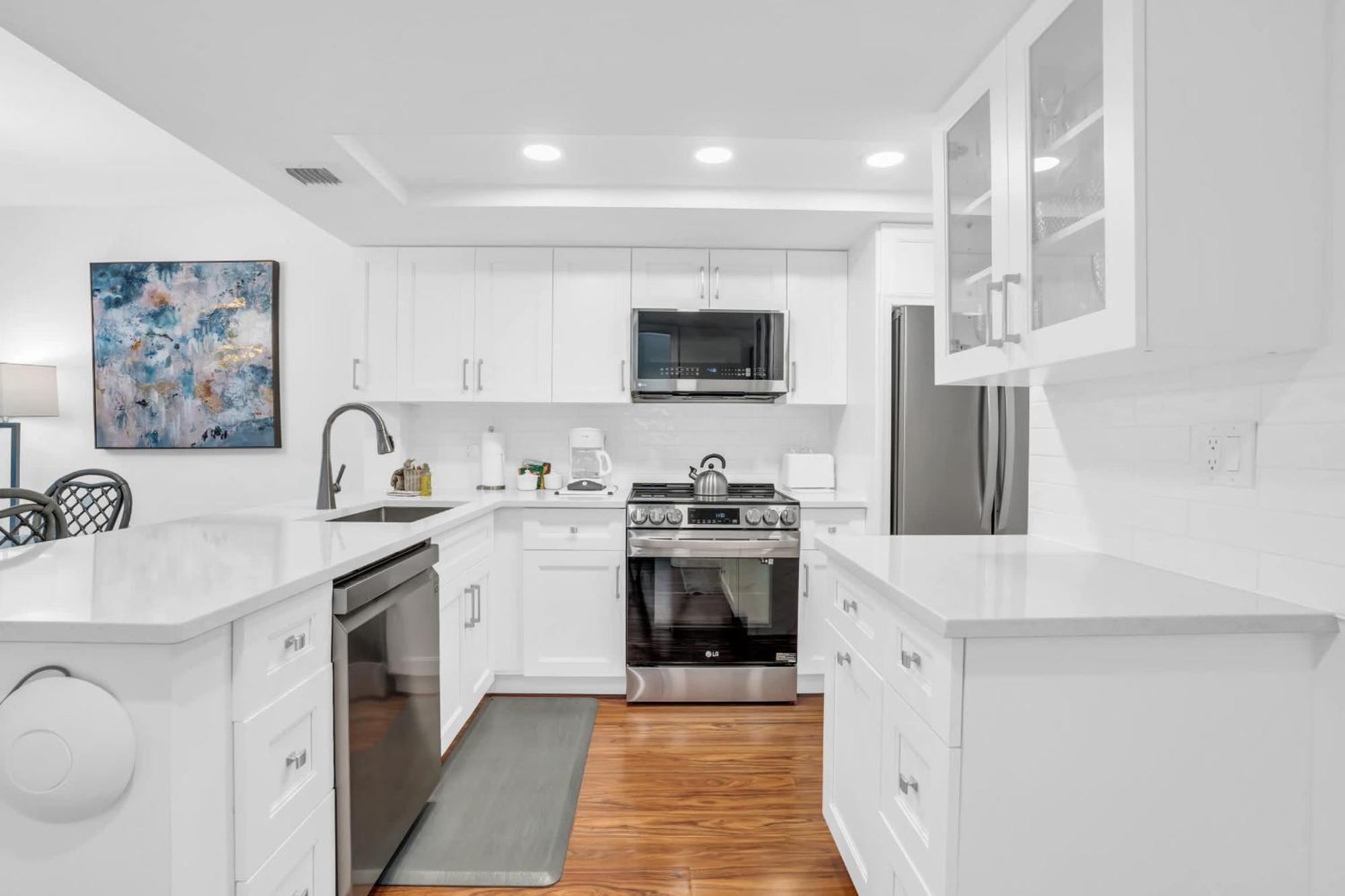 Corner Unit Updated And Near Lobby Holiday home *