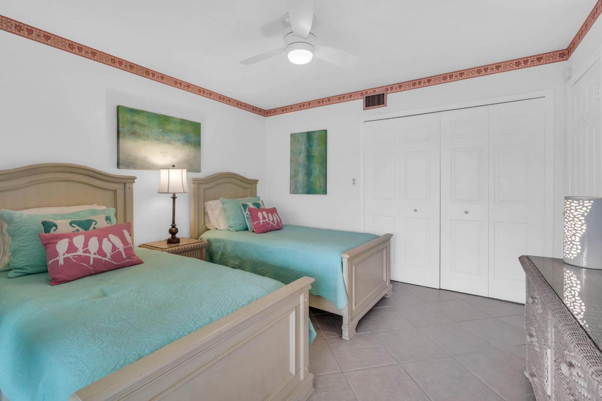 4th Floor -end Unit - Views * Naples