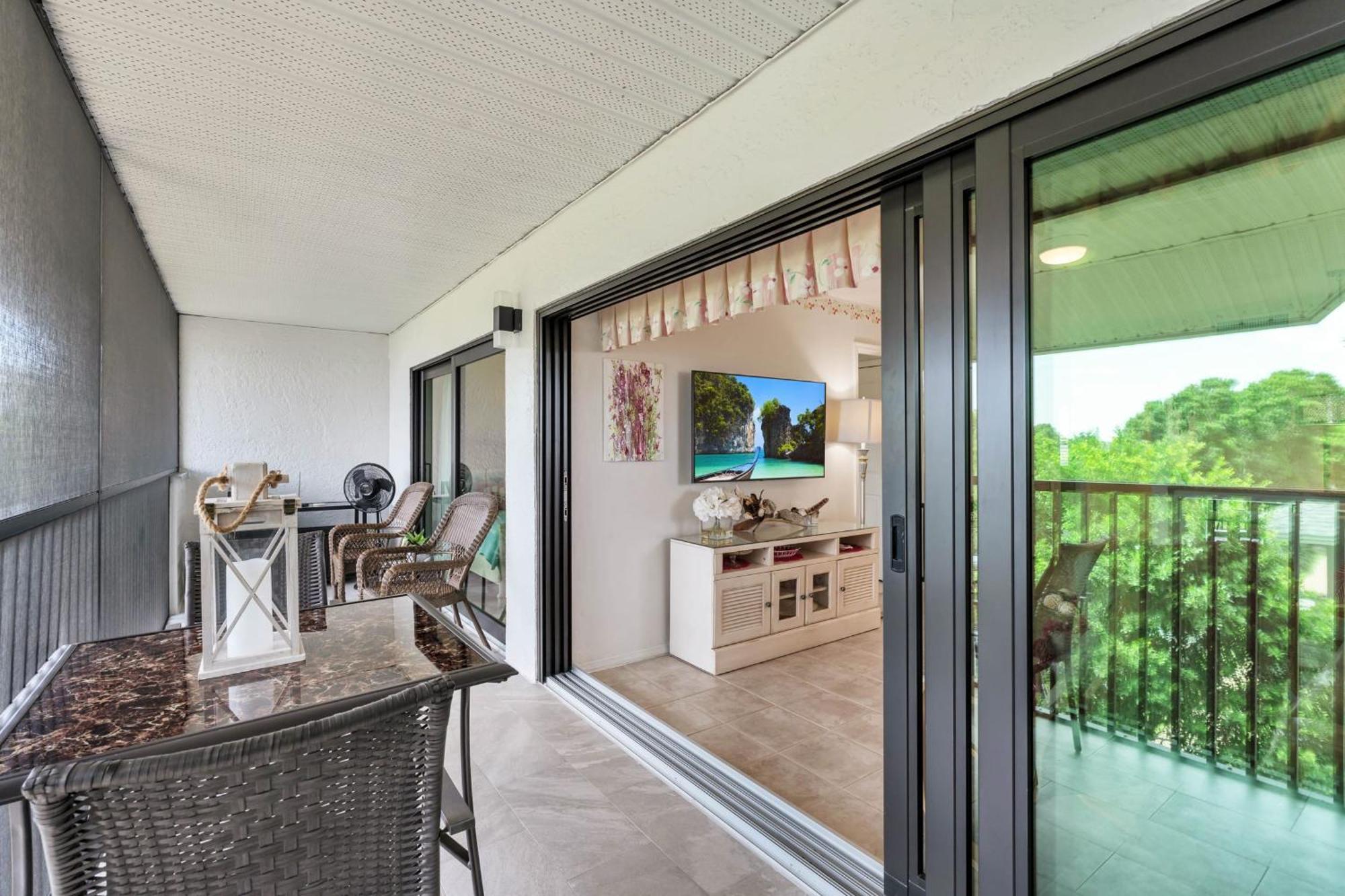 4th Floor -end Unit - Views Holiday home *