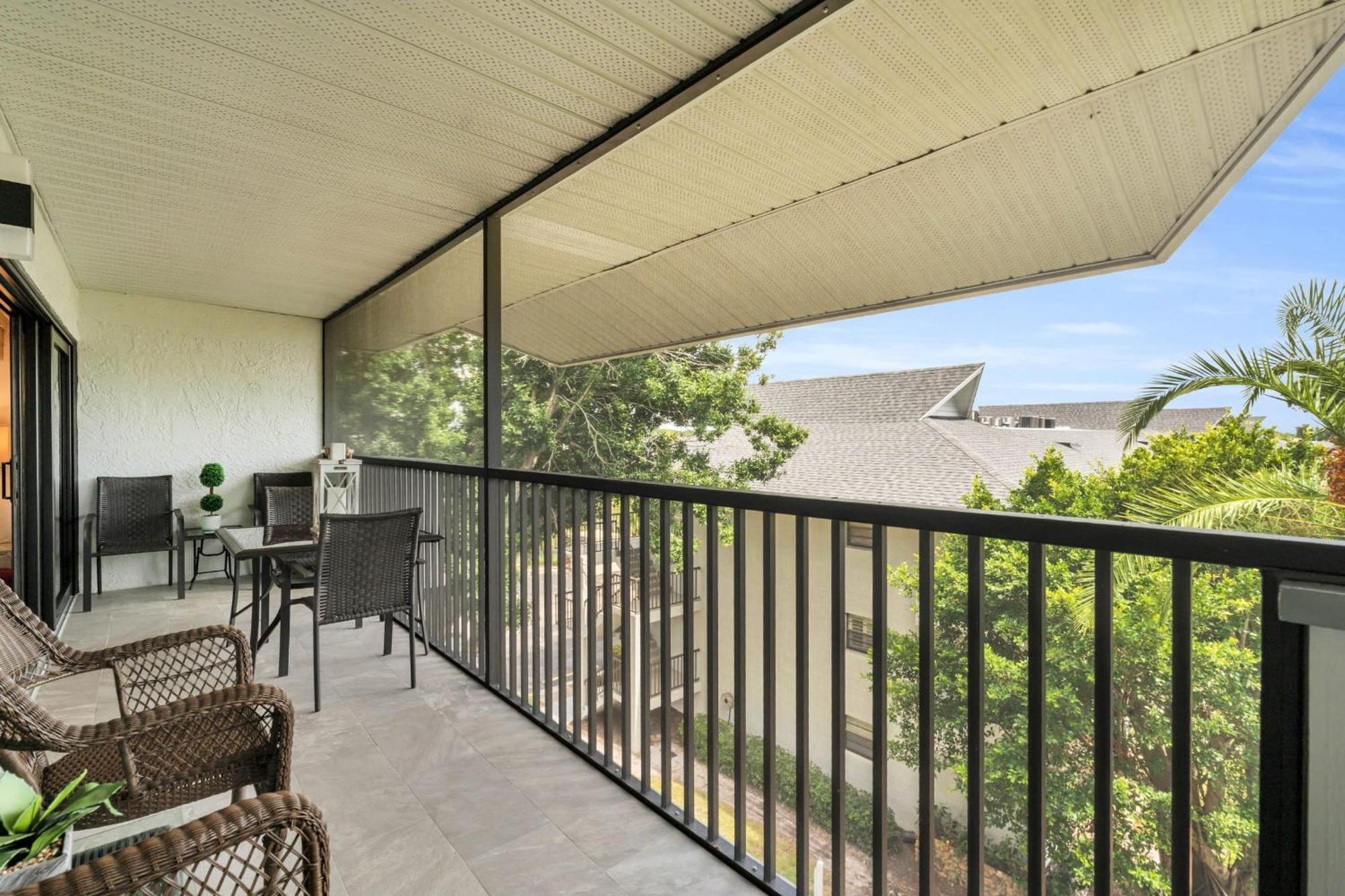 Holiday home 4th Floor -end Unit - Views *