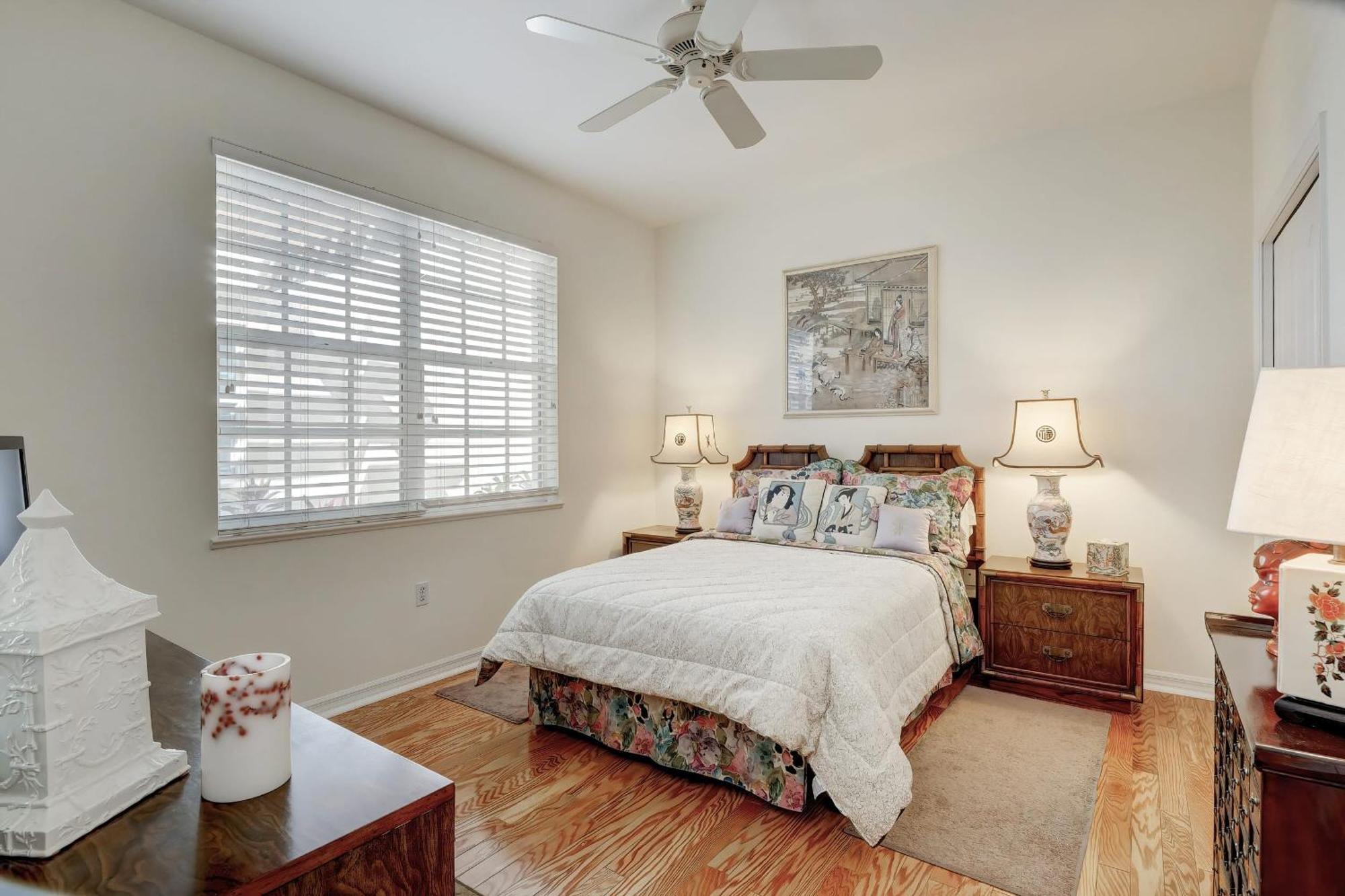 Holiday home First Floor Coach With Pond Views Naples