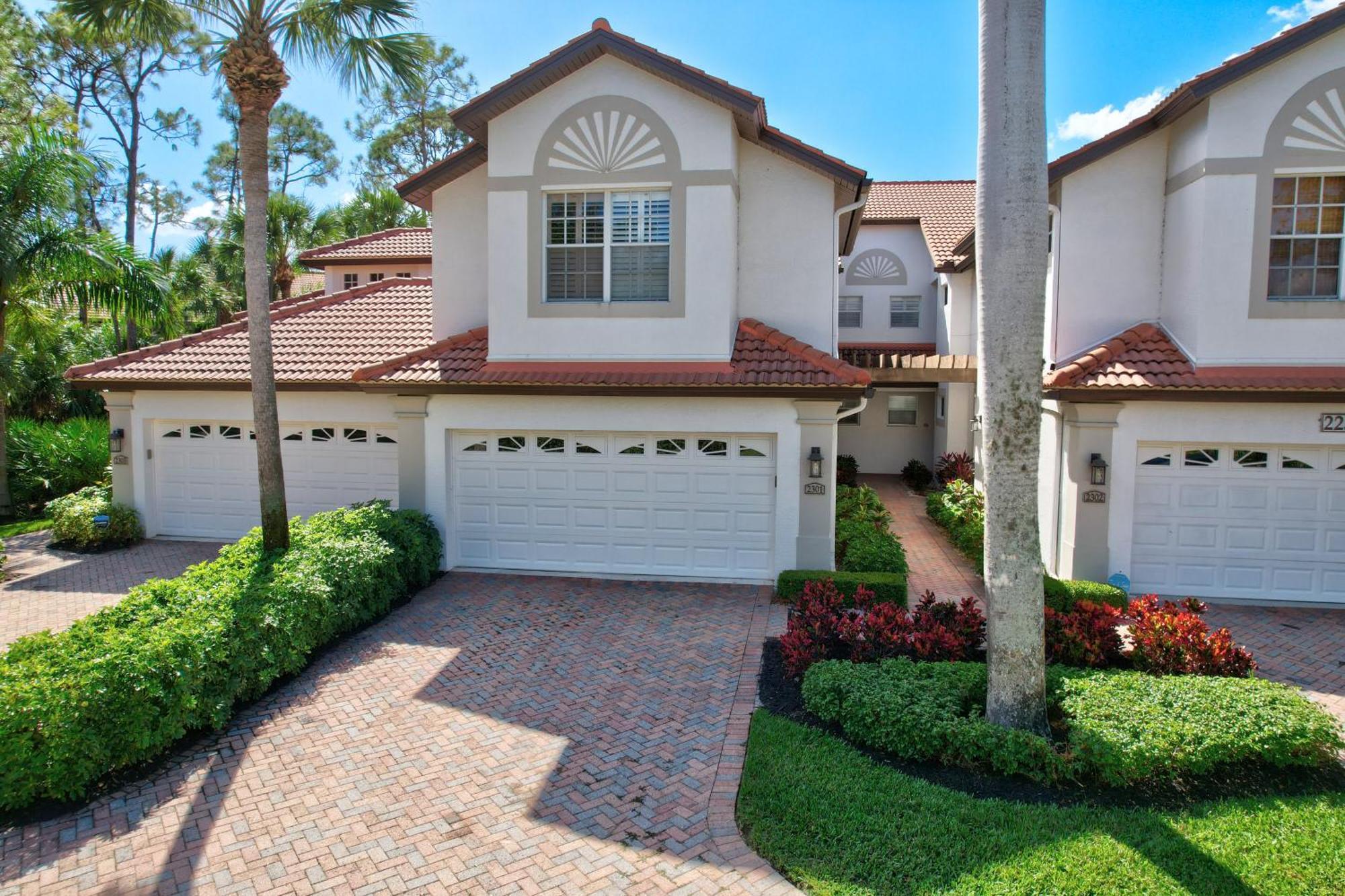 First Floor Coach With Pond Views * Naples