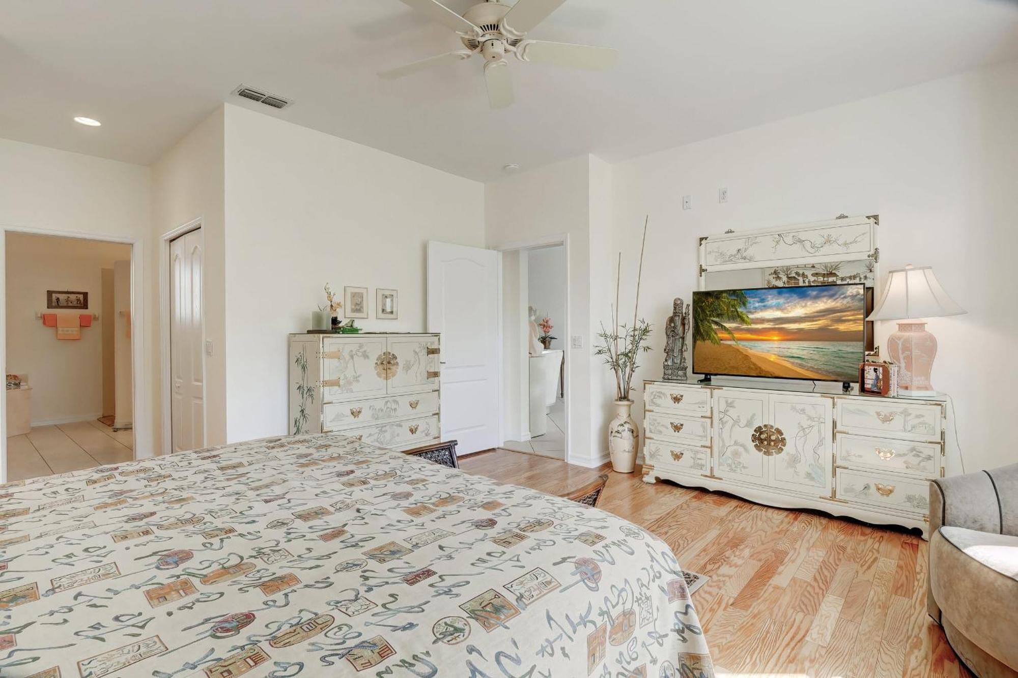 First Floor Coach With Pond Views Naples