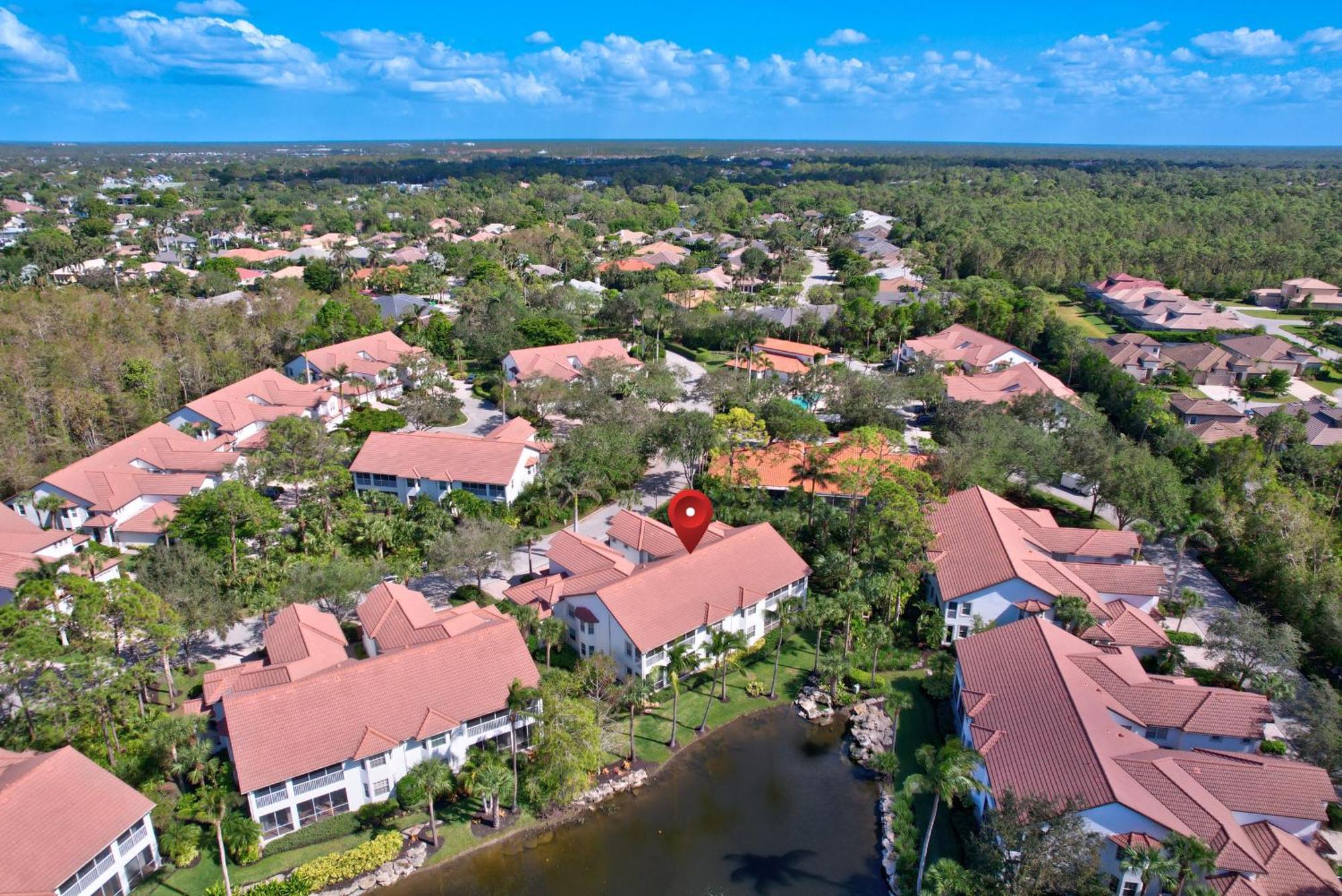 Holiday home First Floor Coach With Pond Views Naples