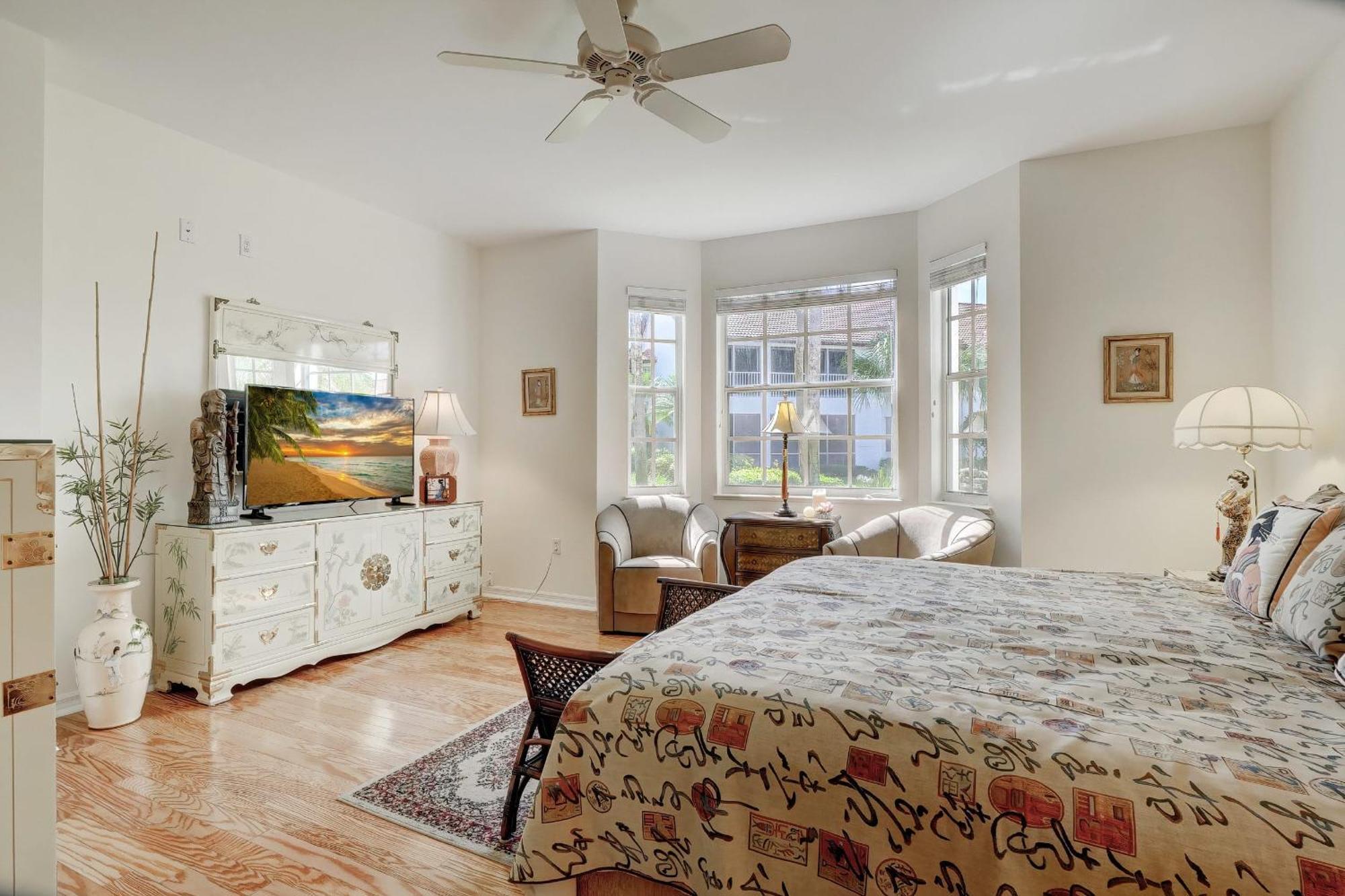 Holiday home First Floor Coach With Pond Views Naples