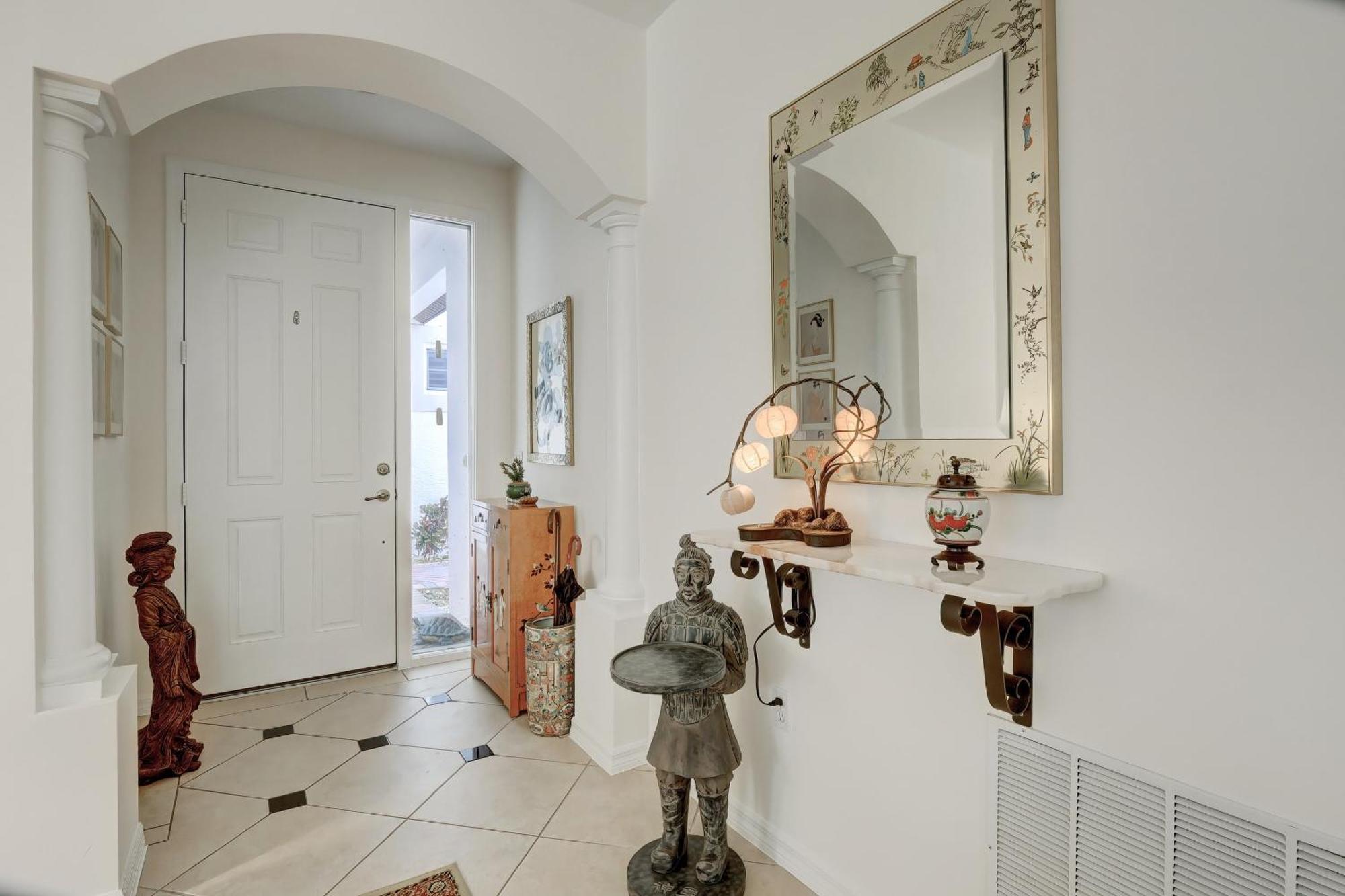 First Floor Coach With Pond Views Naples