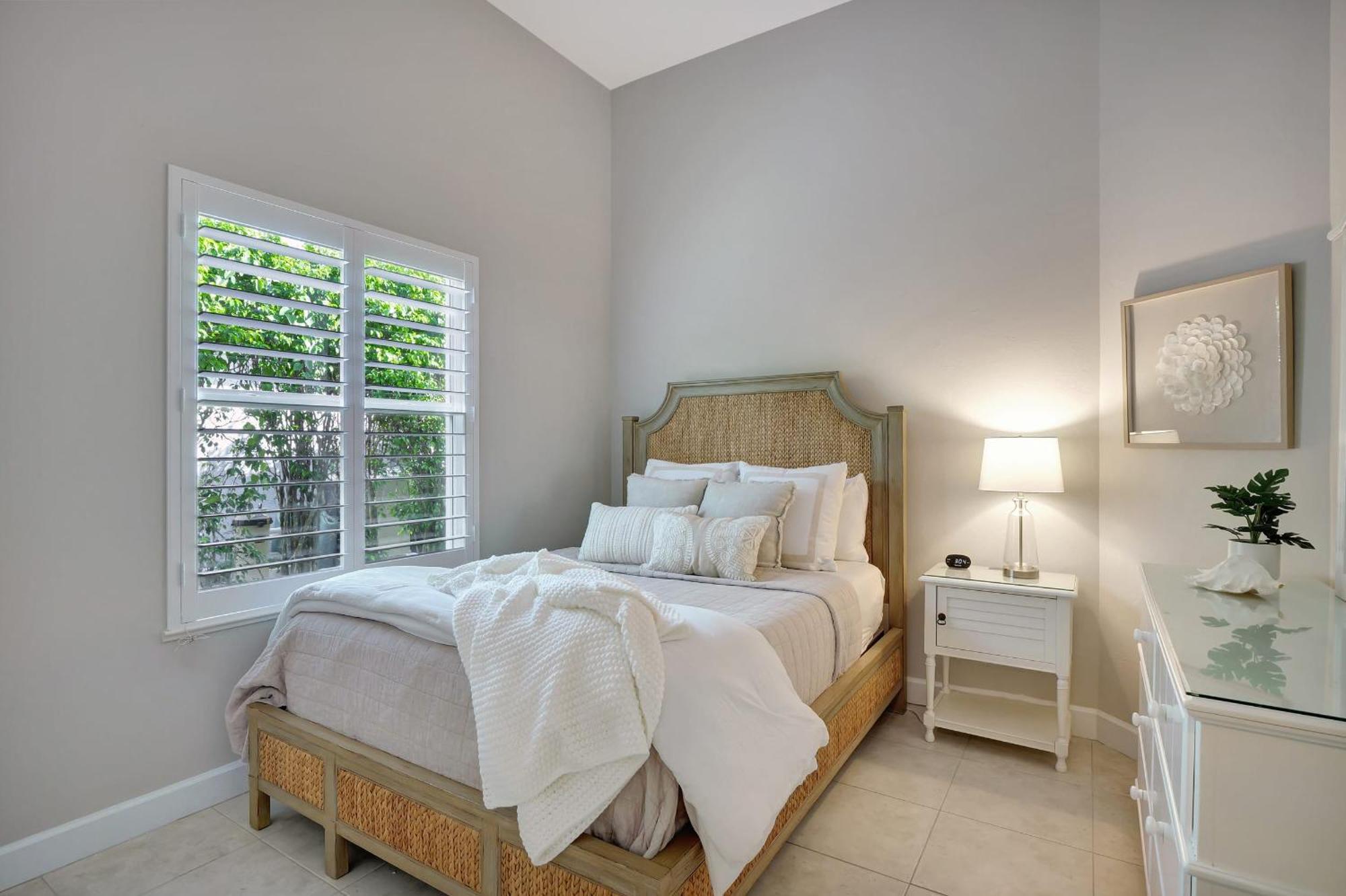 Sunny Retreat With Private Pool In North *
