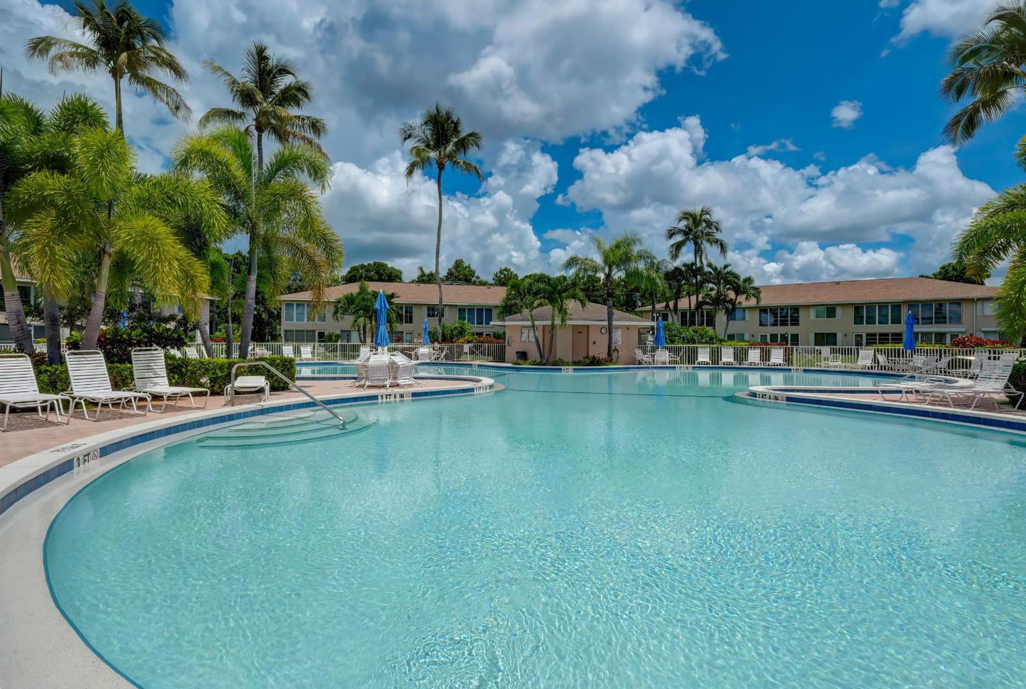 Holiday home Second Floor In Sunrise Of The With Wonderful Community Pool View Naples