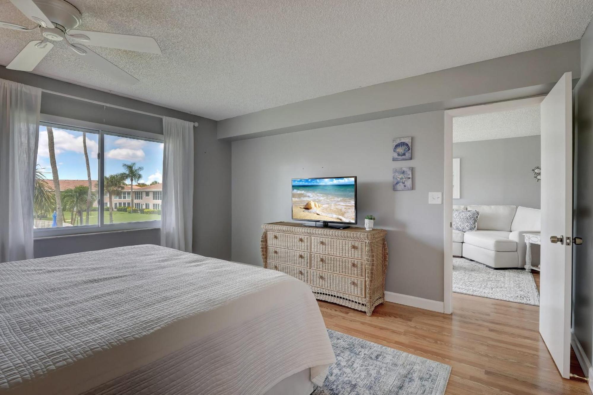 Second Floor In Sunrise Of The With Wonderful Community Pool View Holiday home Naples