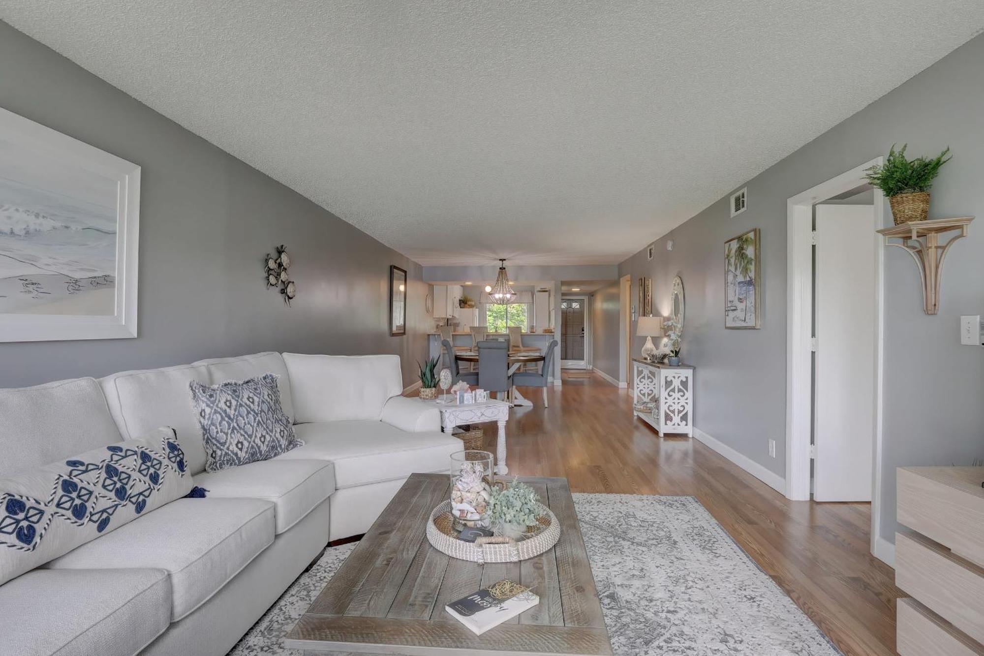 Second Floor In Sunrise Of The With Wonderful Community Pool View * Naples