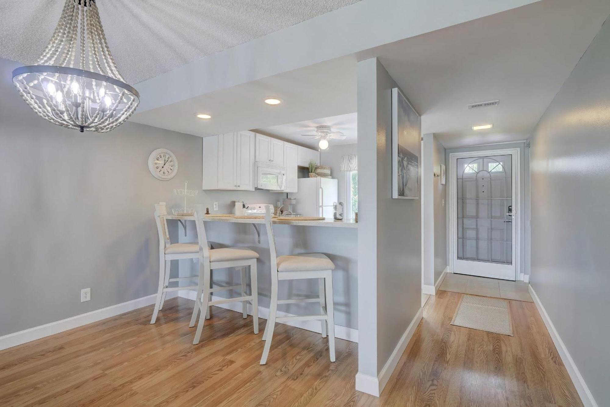 Second Floor In Sunrise Of The With Wonderful Community Pool View * Naples