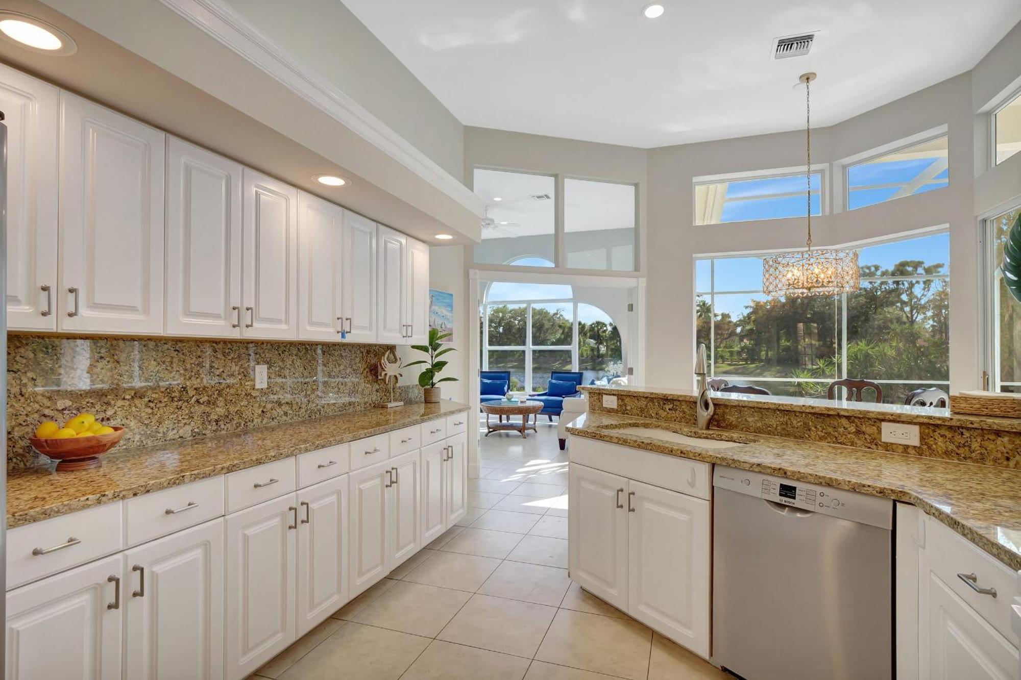 Sunny Retreat With Private Pool In North Naples